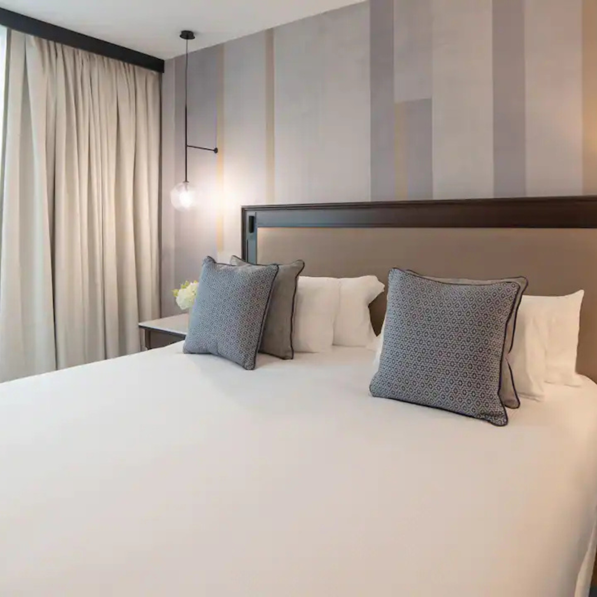 Room King Size Bed