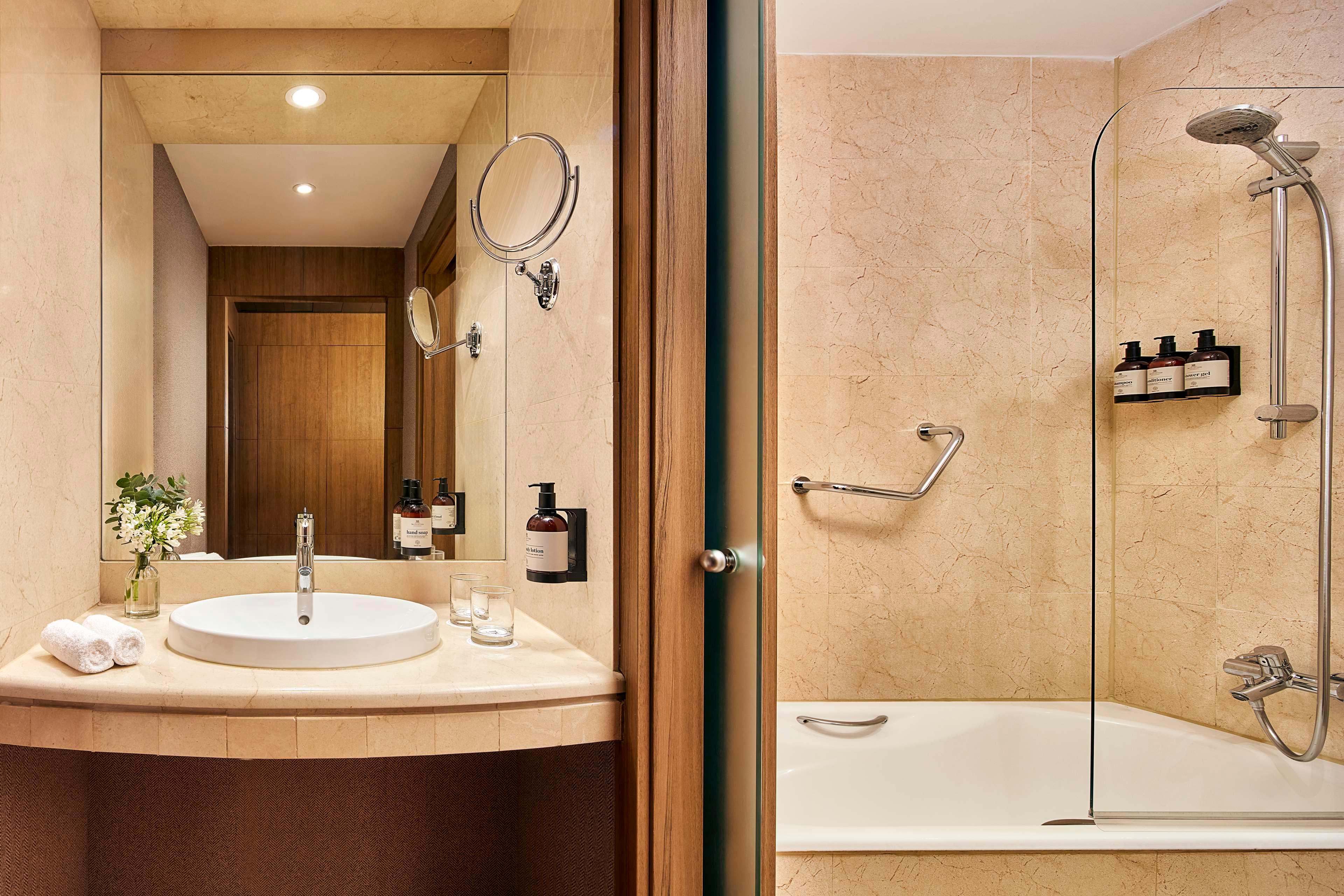 Family Room Capacity 3