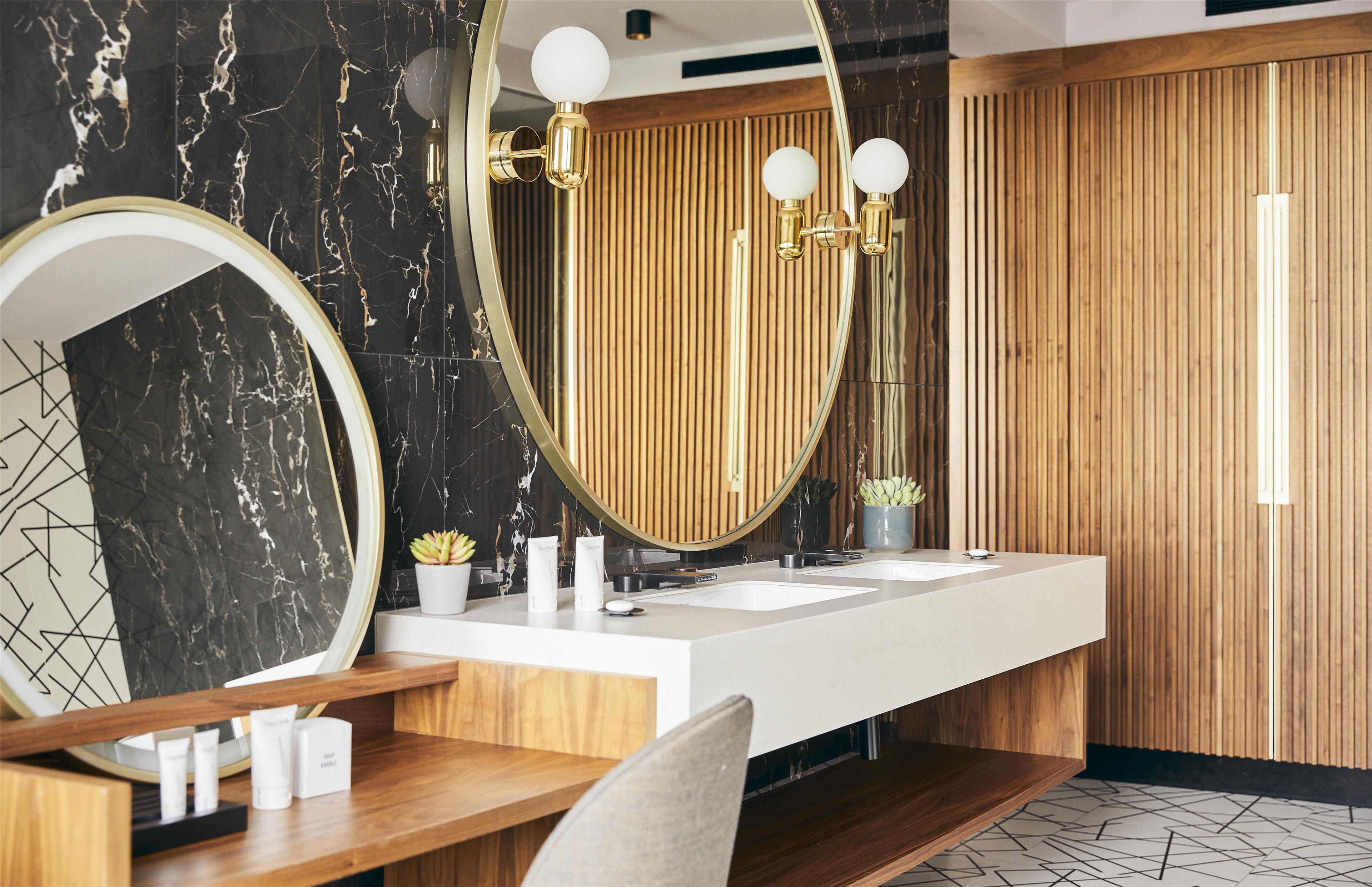 Junior Suite King Size Bed