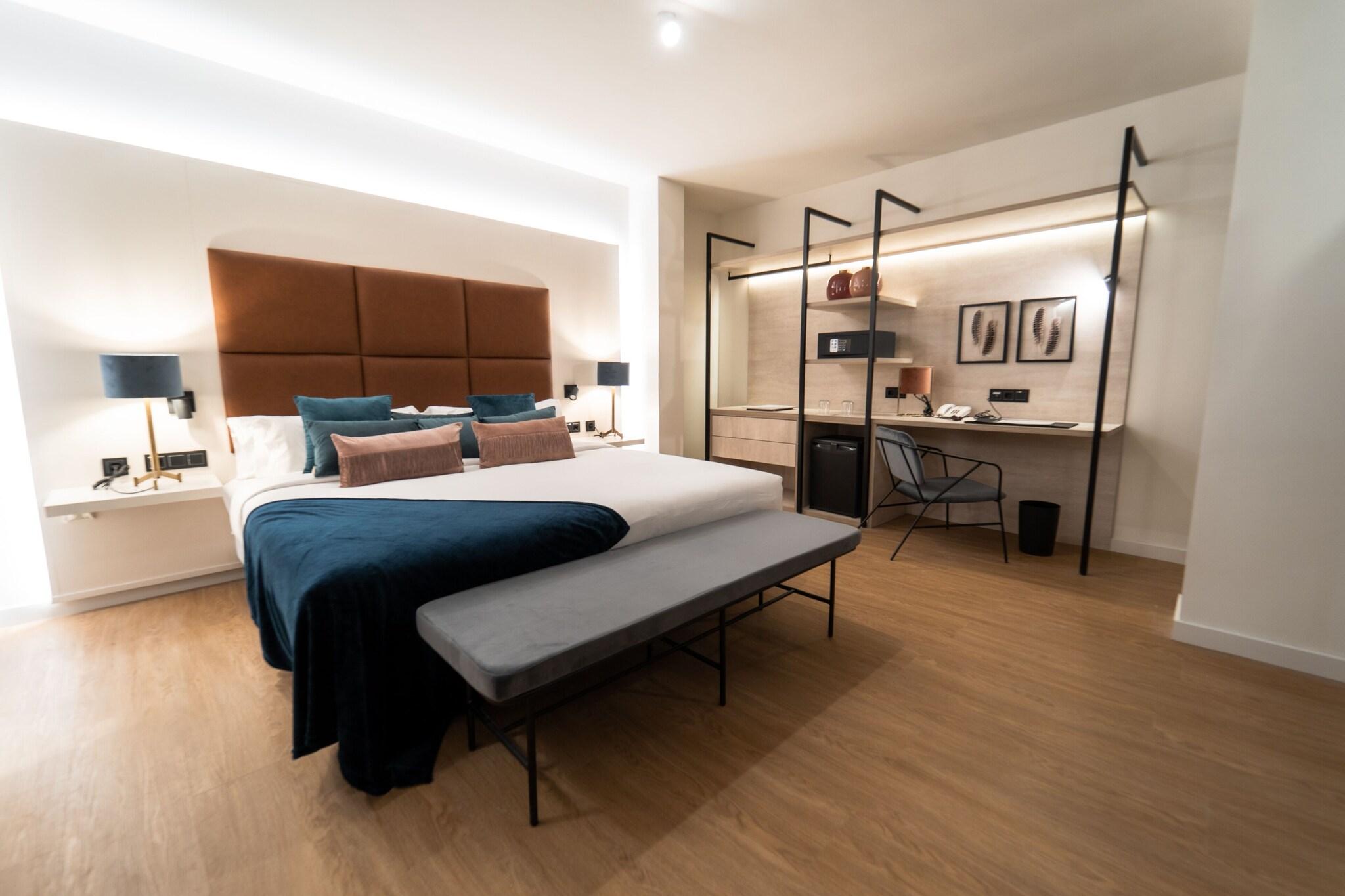 Junior Suite Queen Size Bed