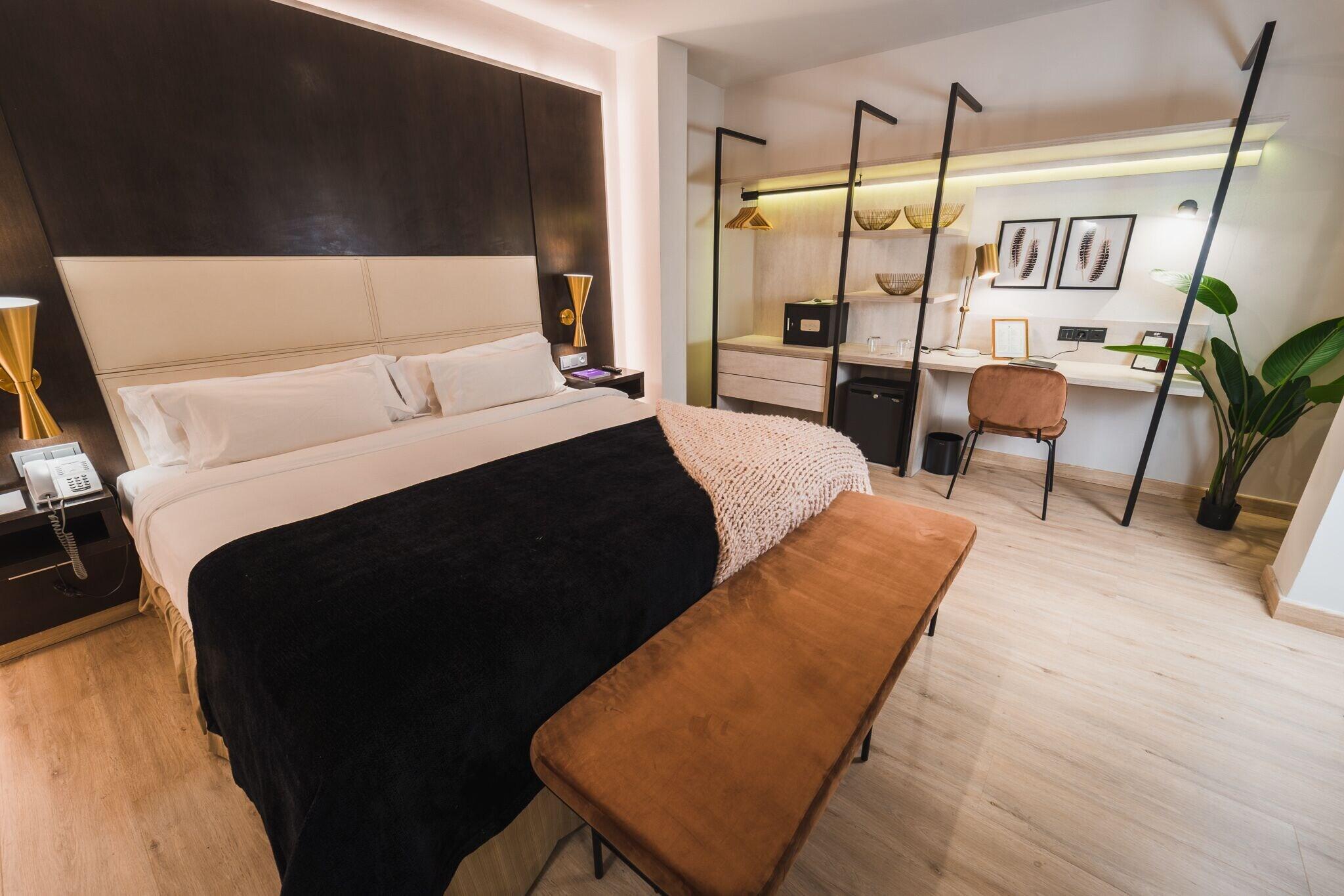 Junior Suite Queen Size Bed