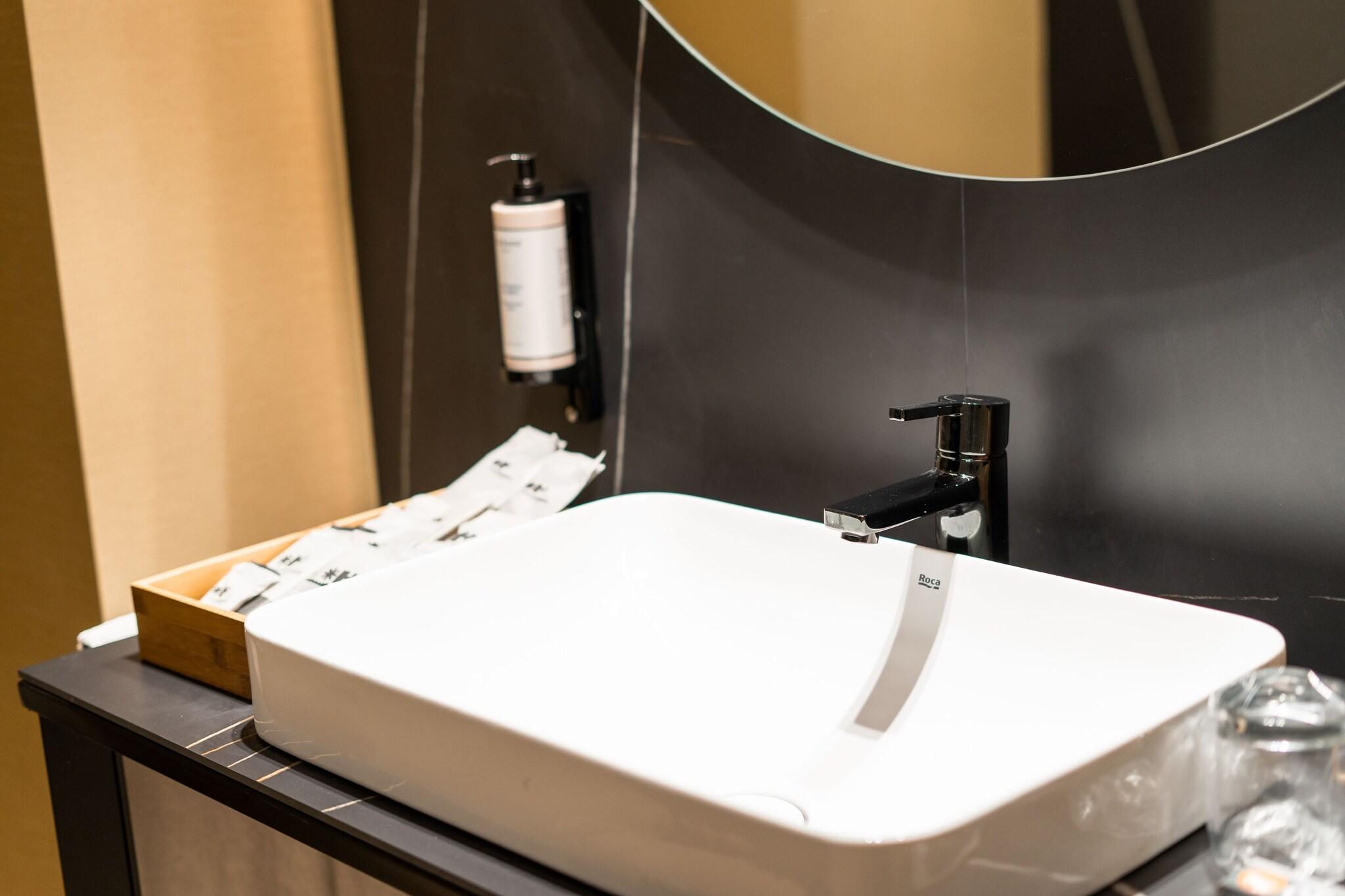 Junior Suite Queen Size Bed