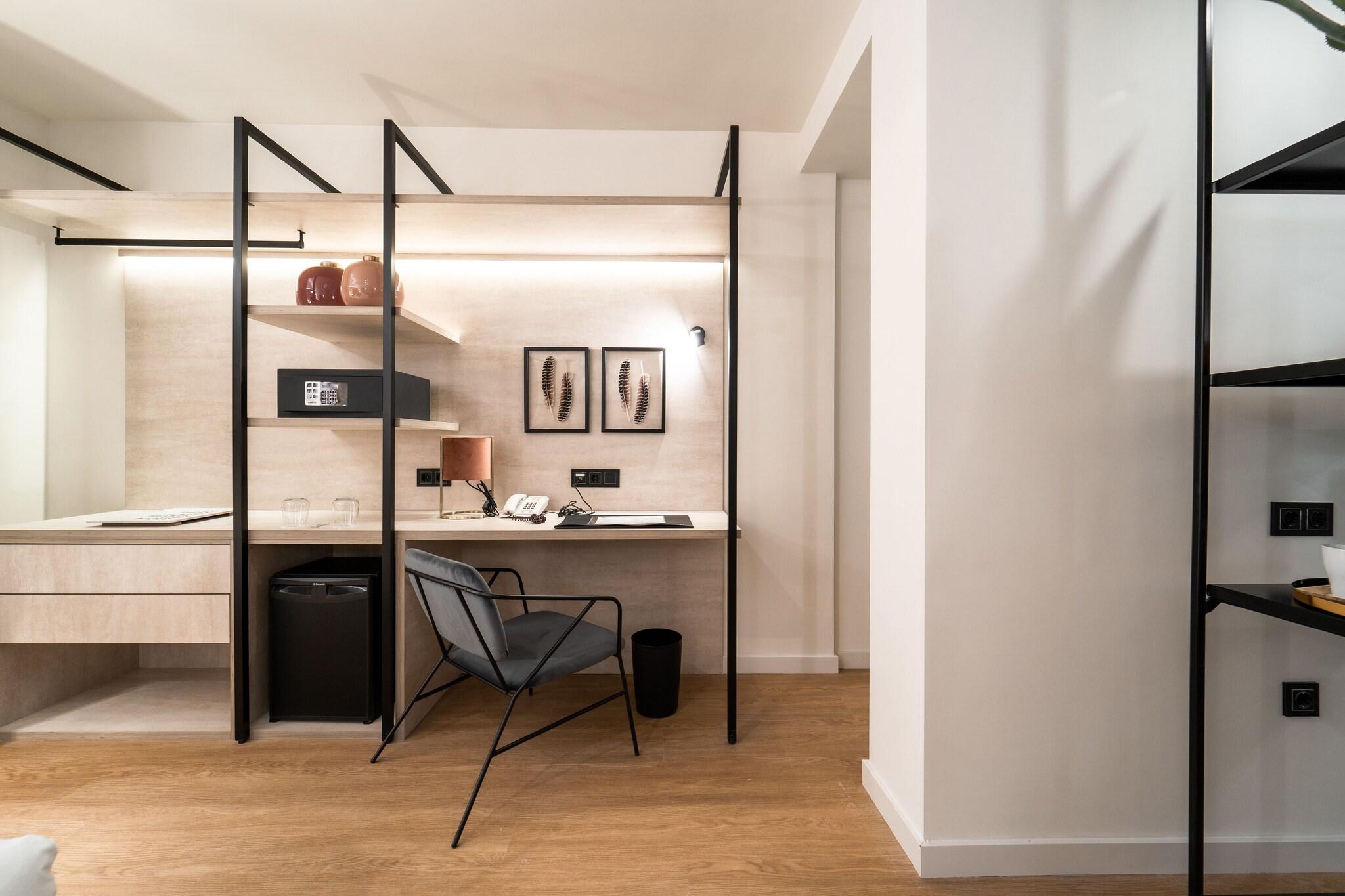 Junior Suite Queen Size Bed