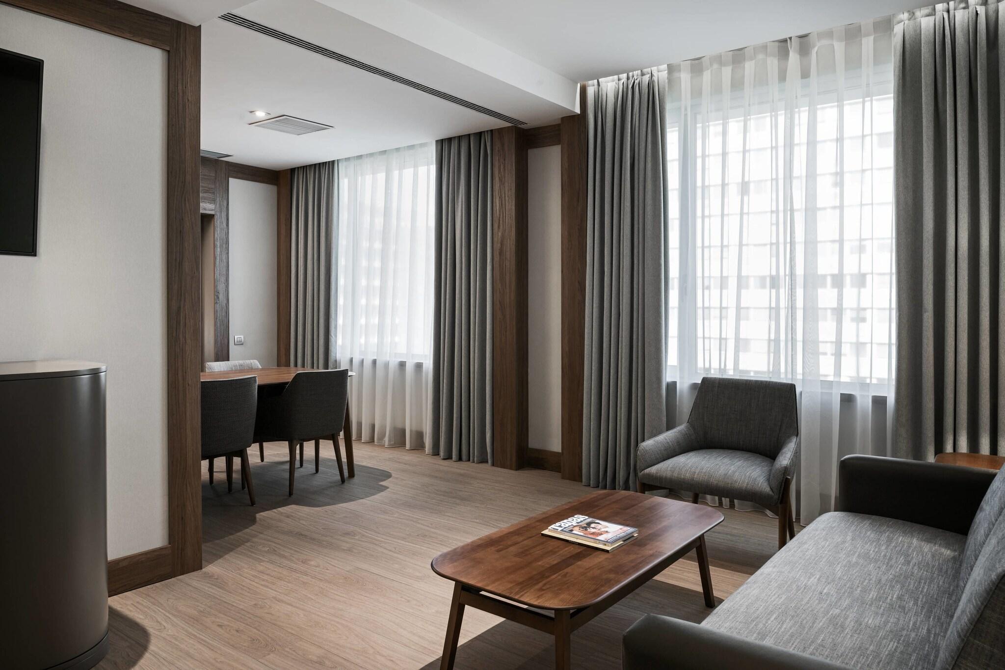 Suite King Bed Non Smoking