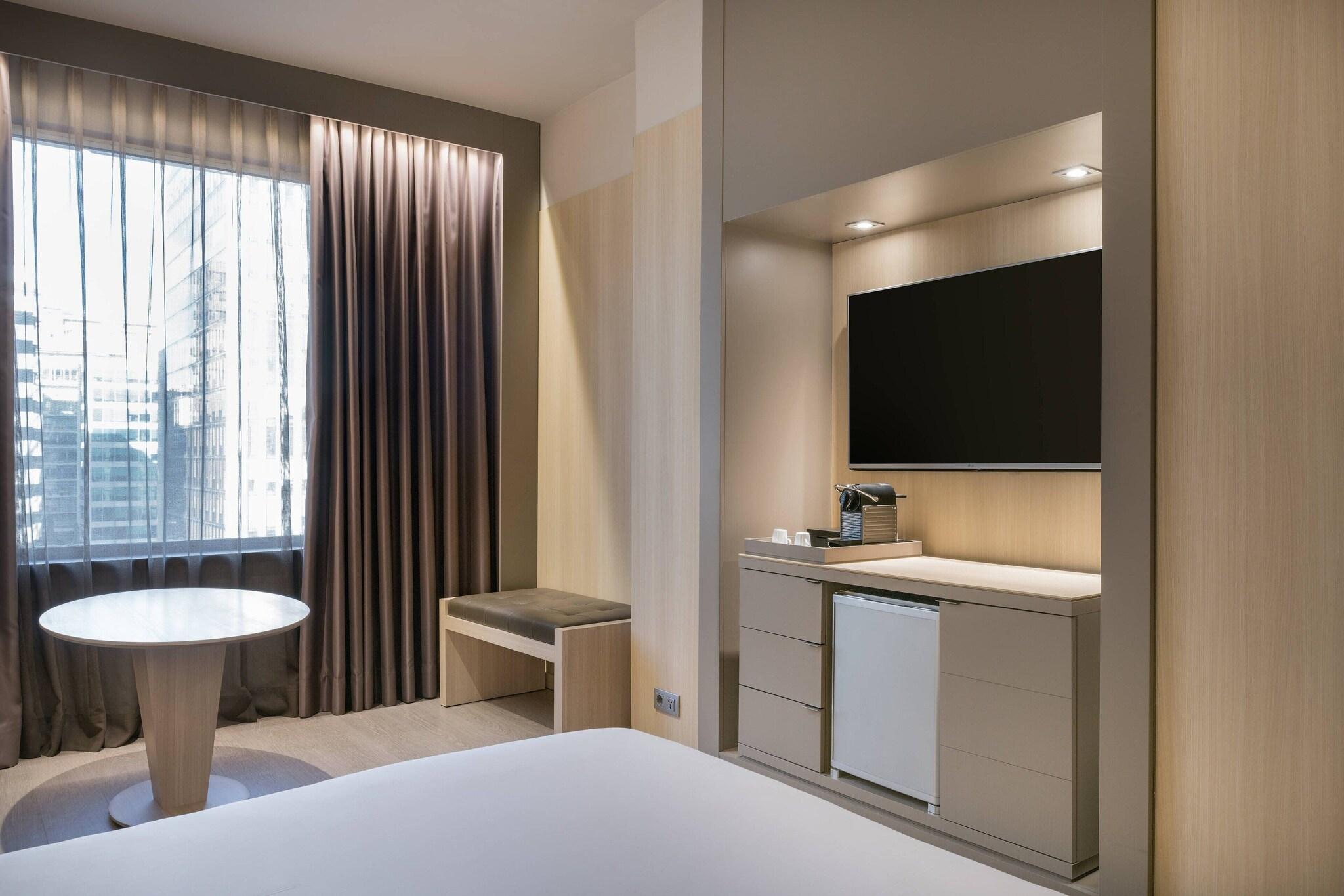 Double City View King Bed