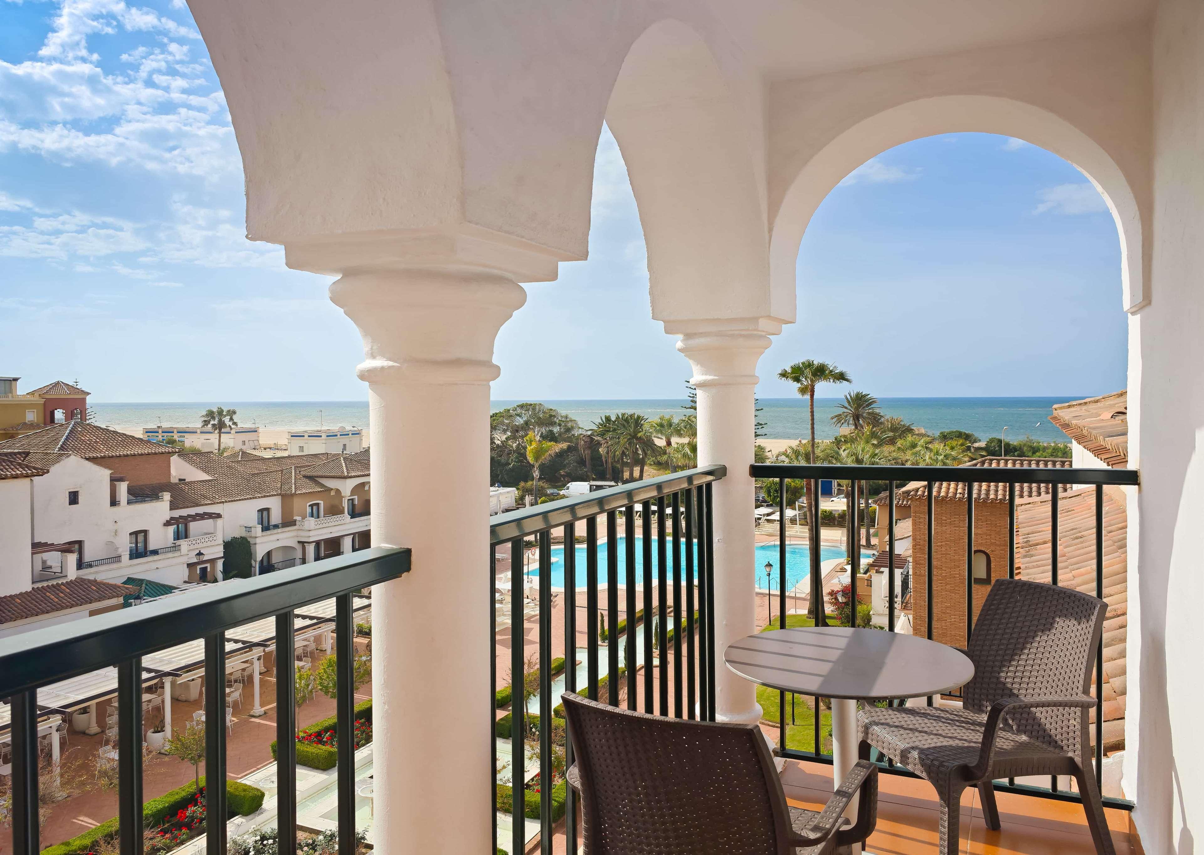 Double or Twin Deluxe Side Sea View