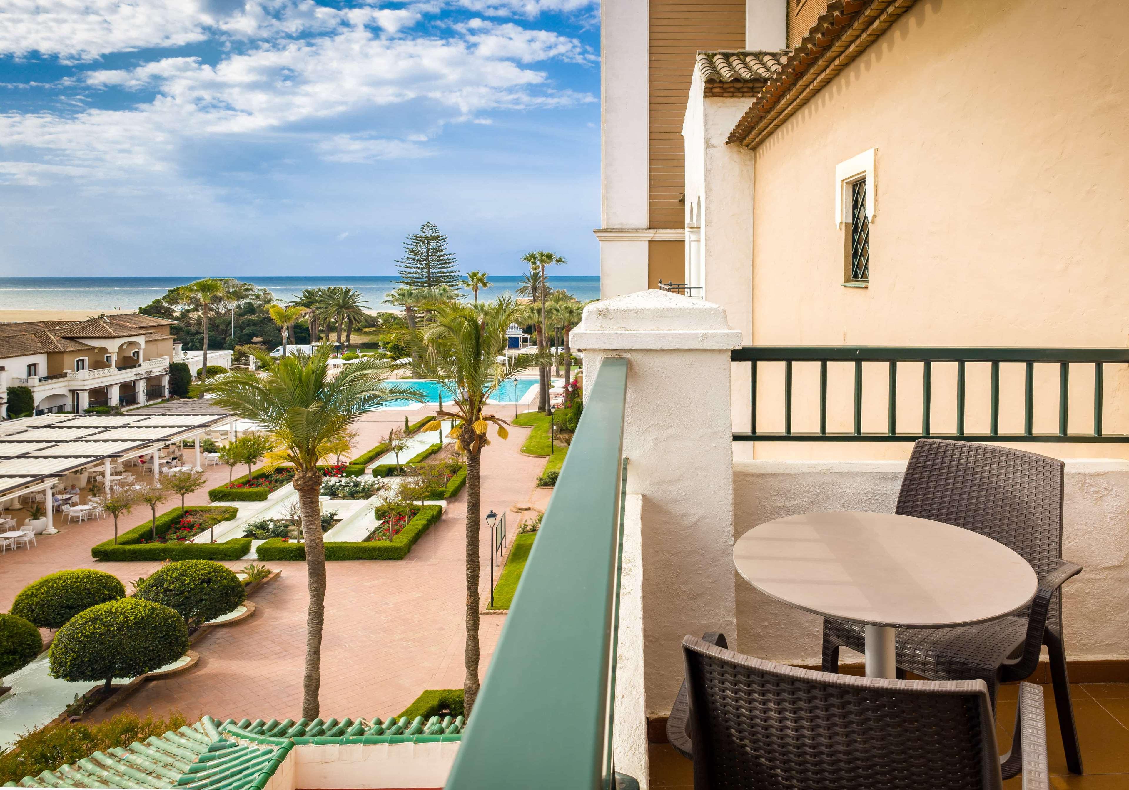 Double or Twin Deluxe Side Sea View