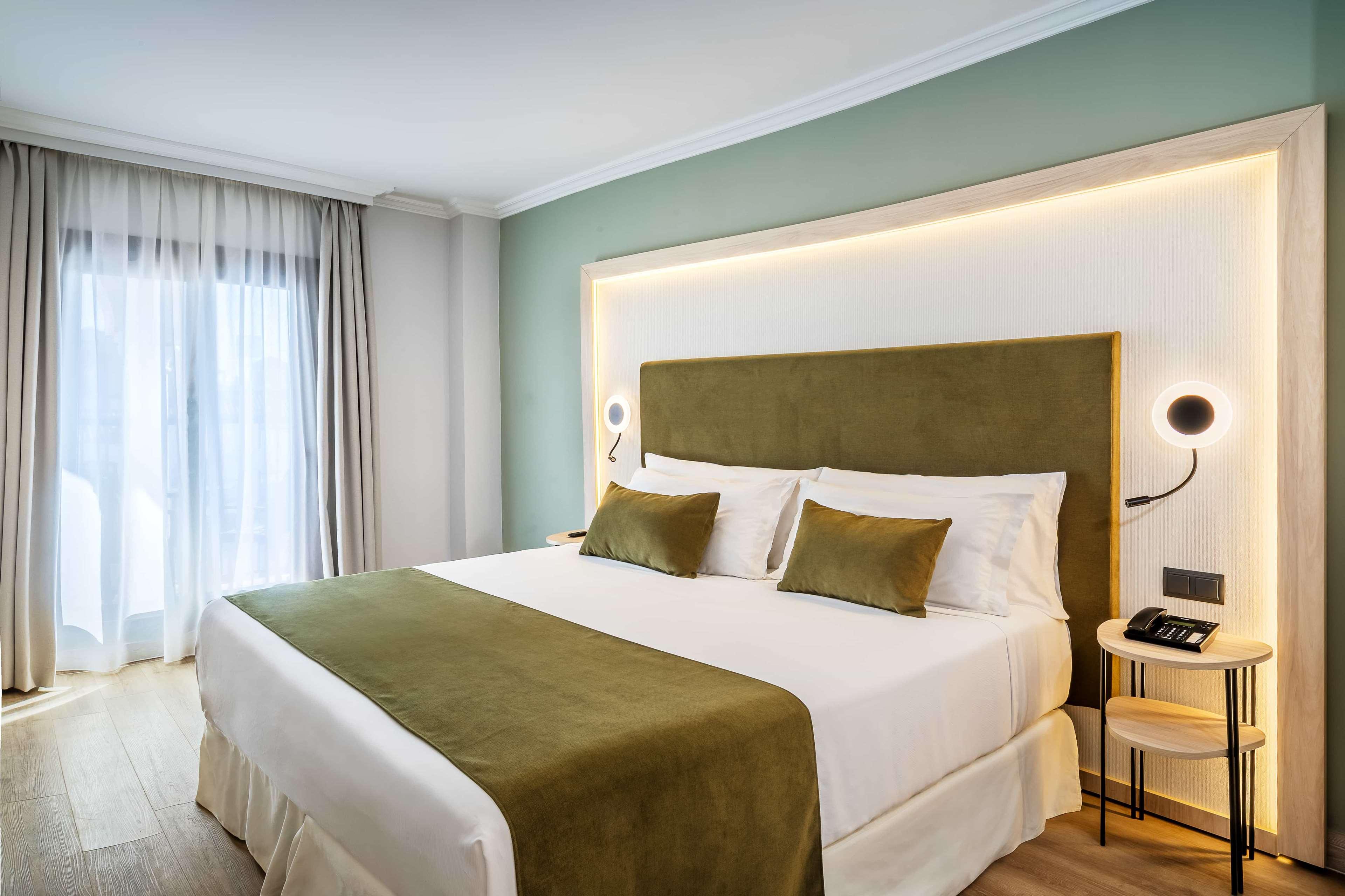 Double or Twin Deluxe