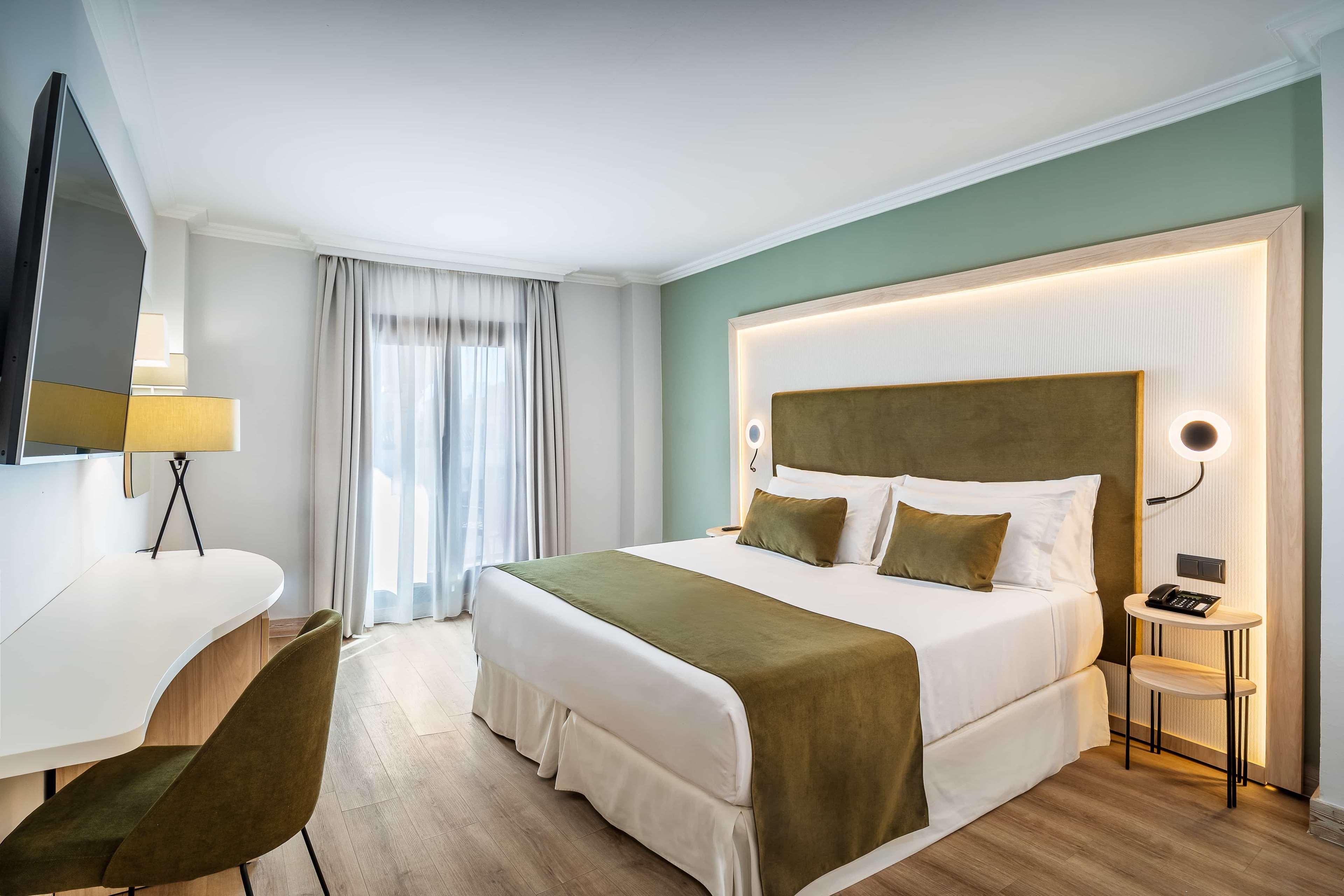 Double or Twin Deluxe