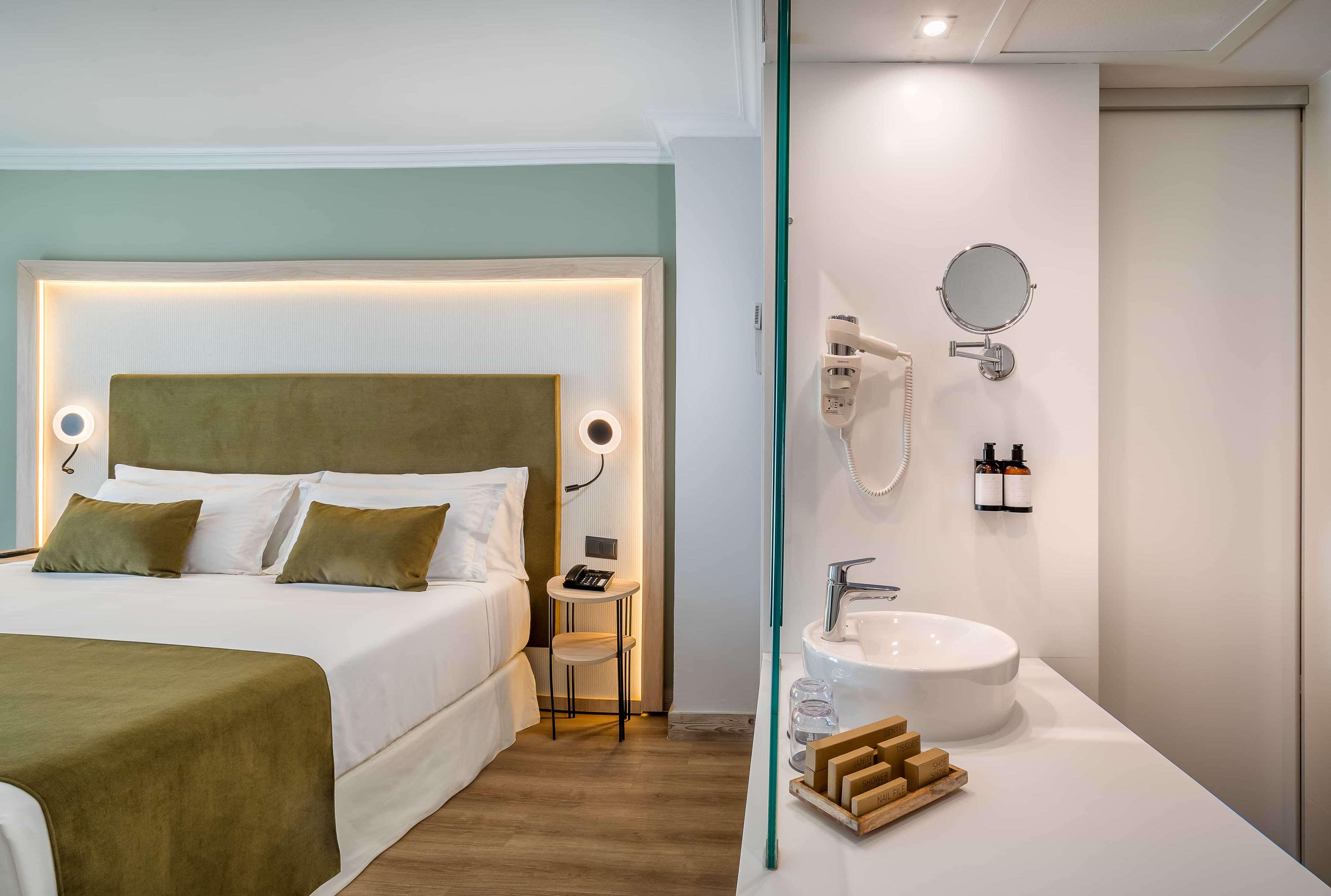 Double or Twin Deluxe Pool View