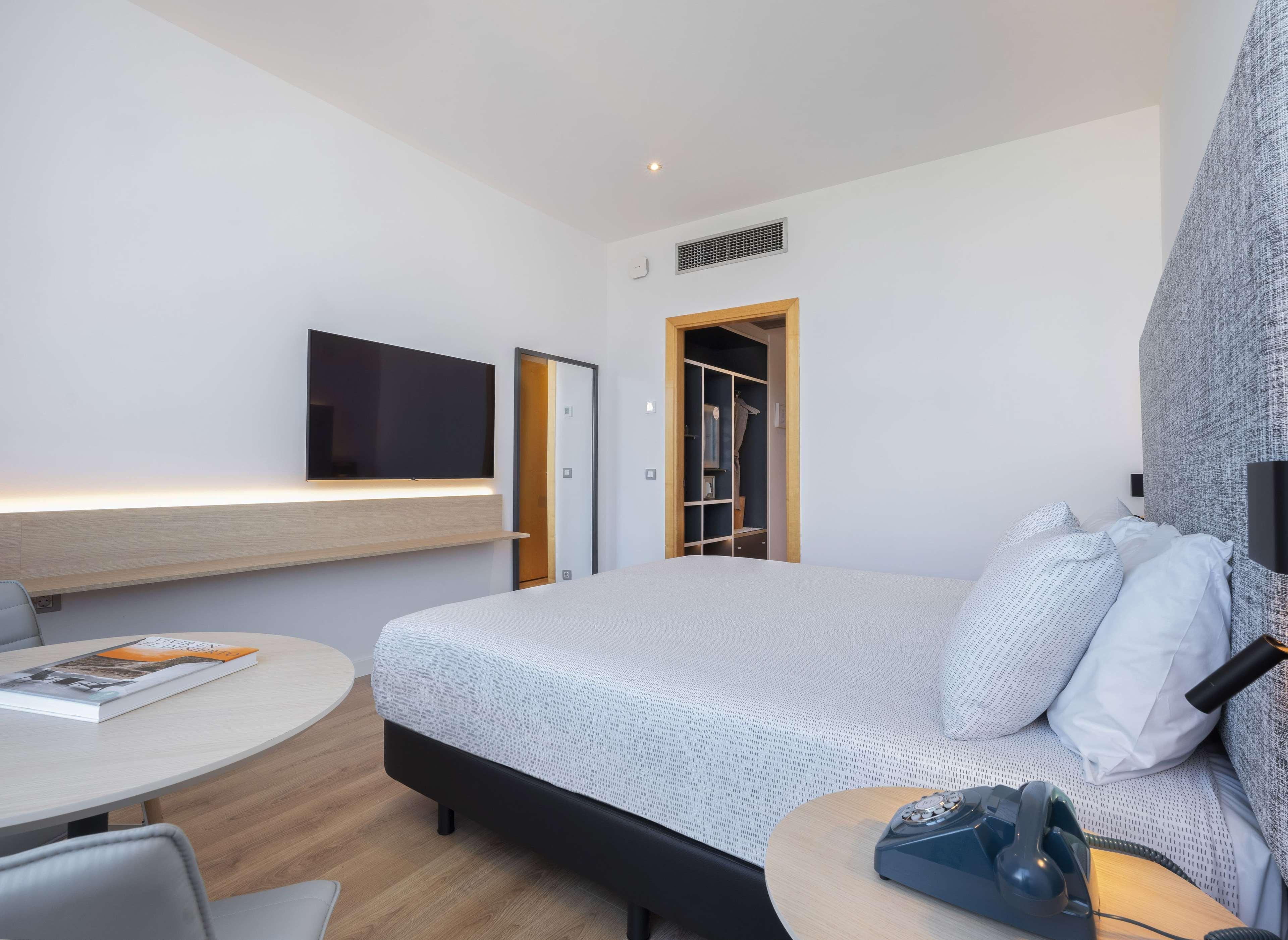 Studio King Size Bed