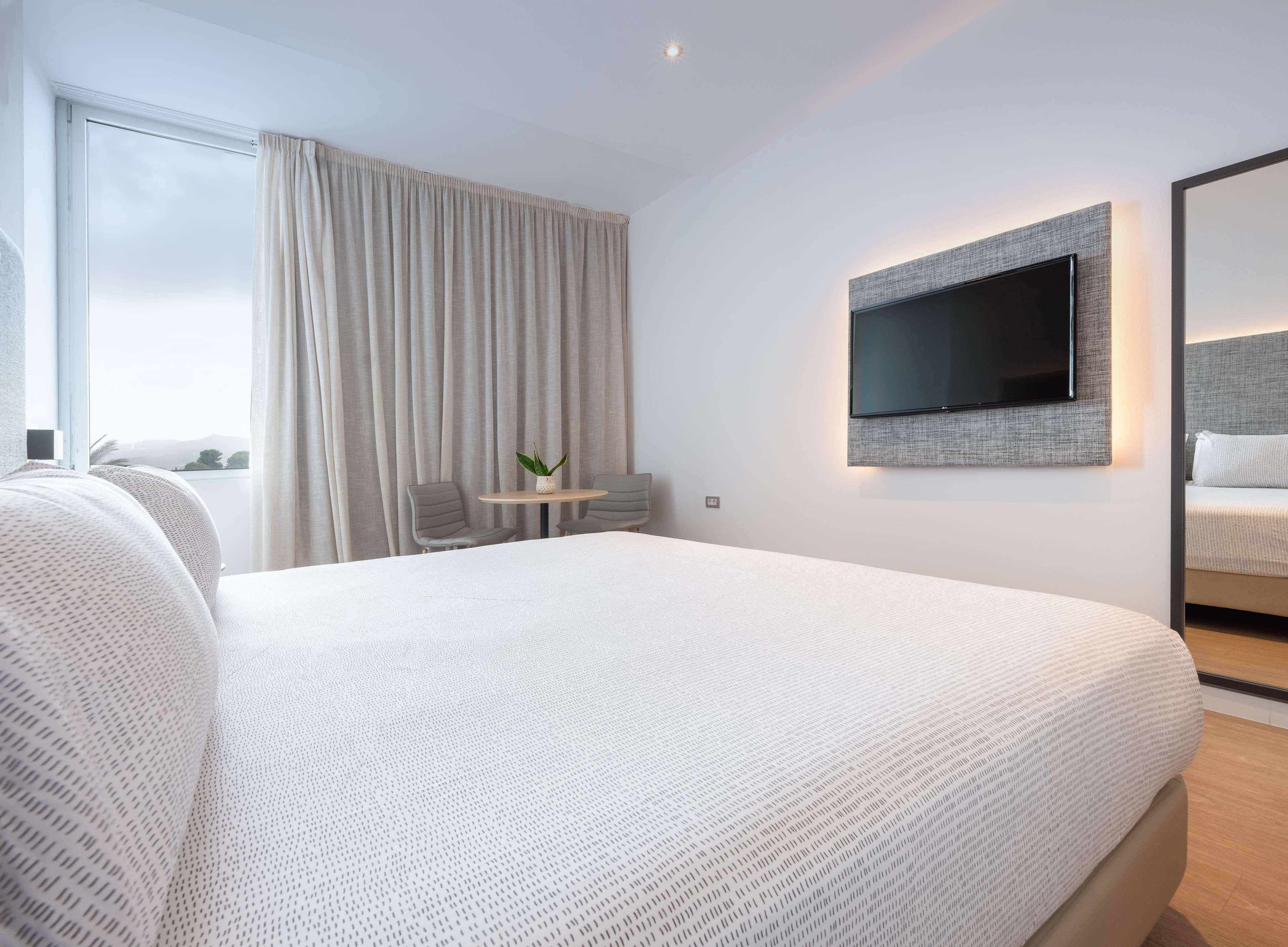 Studio King Size Bed