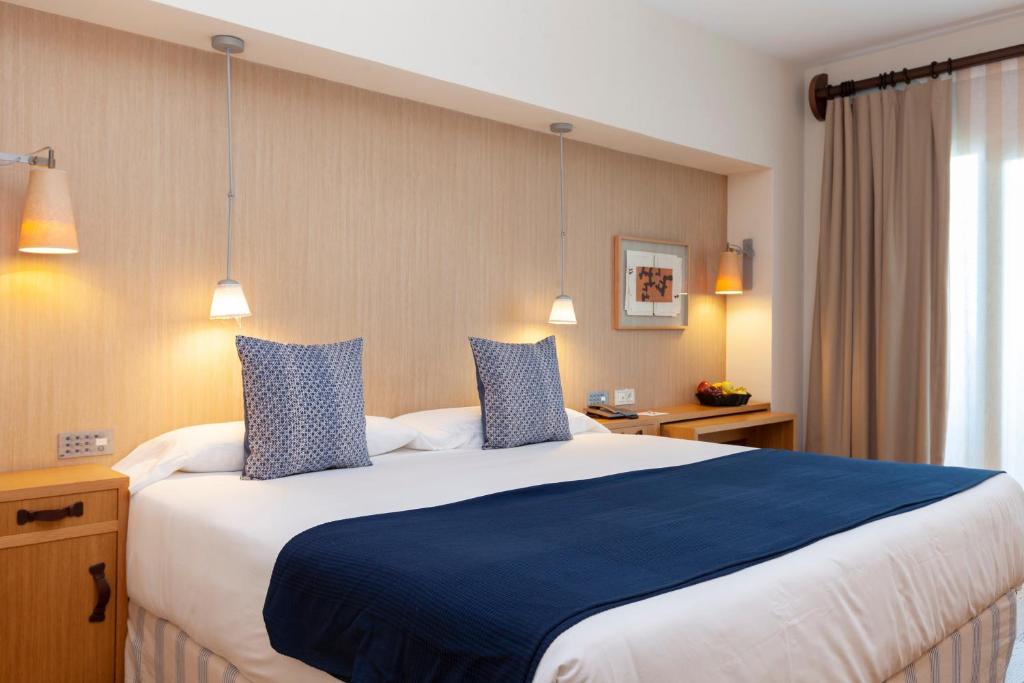 Double or Twin Standard