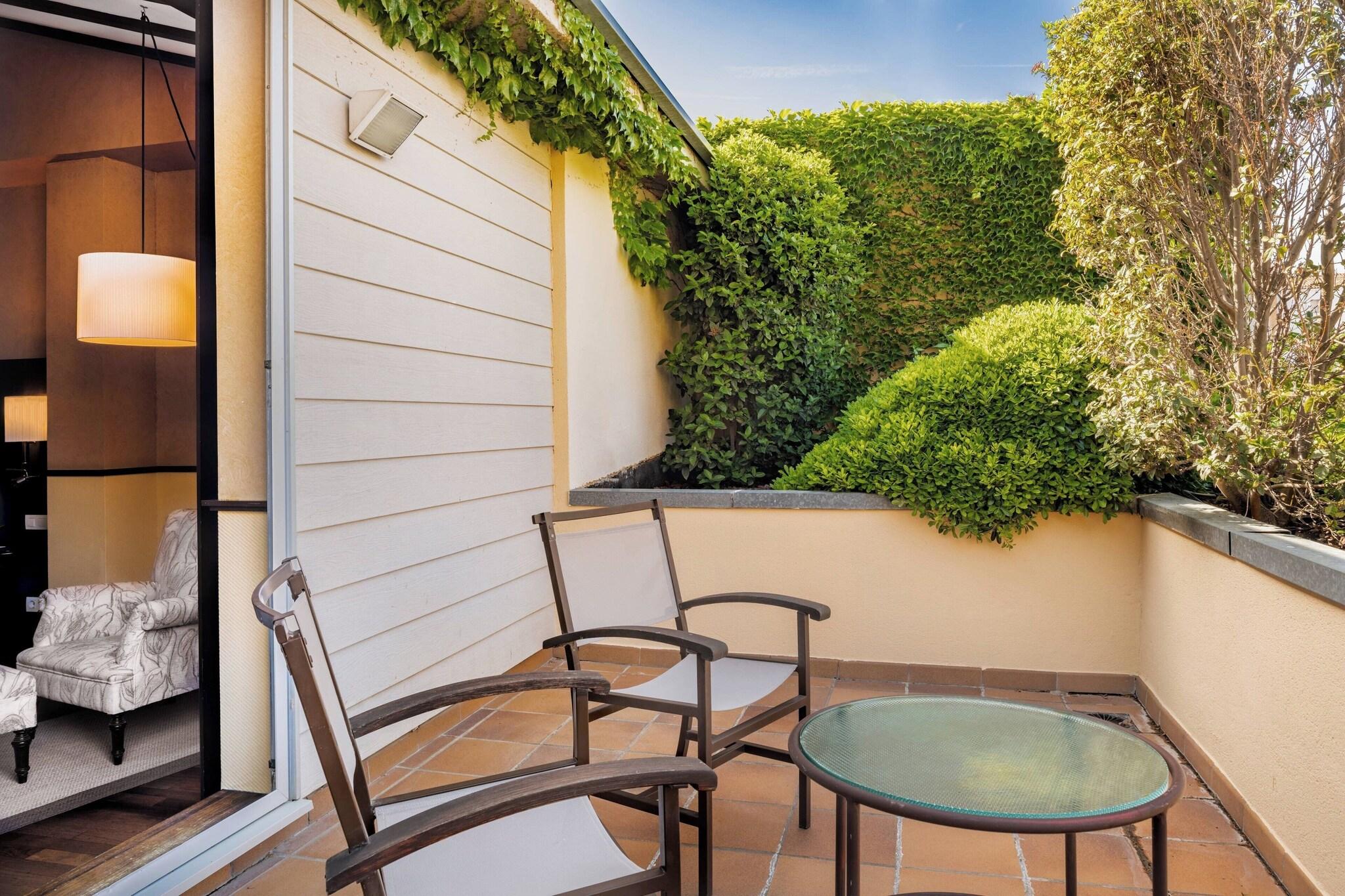 Double Superior King Bed