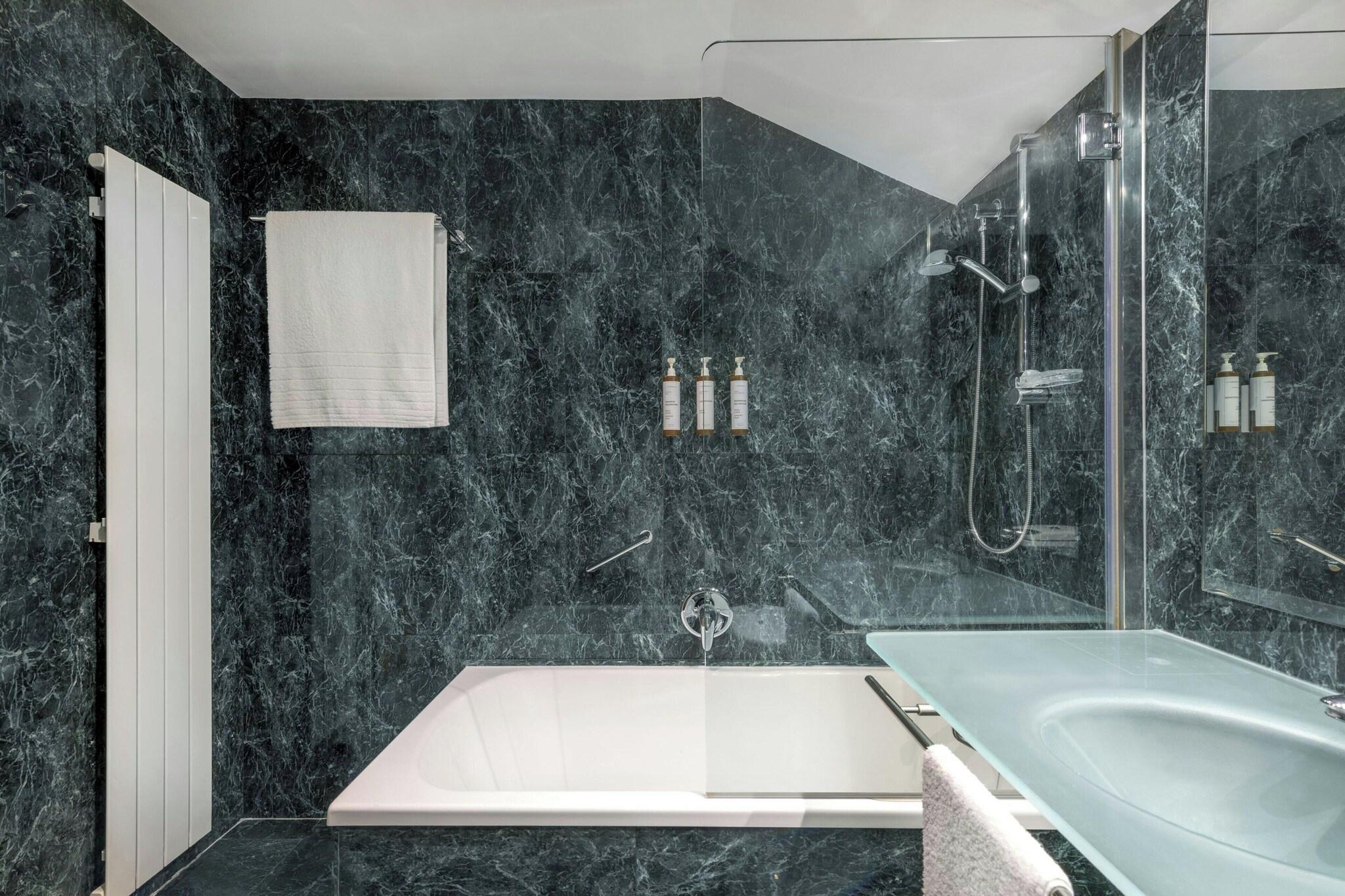 Junior Suite King Size Bed