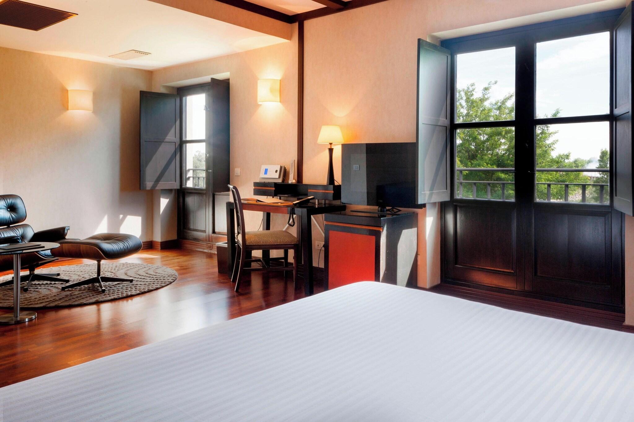 Junior Suite King Size Bed