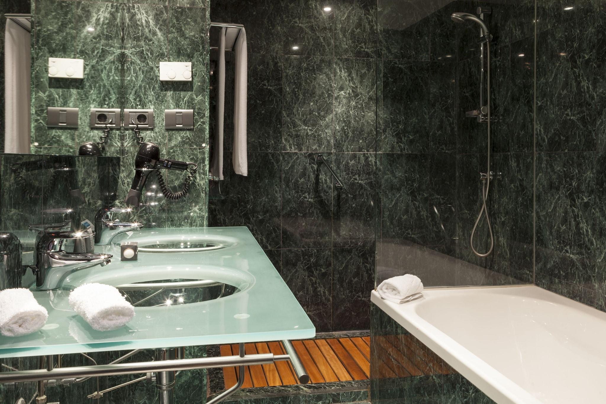 Double King Size Bed