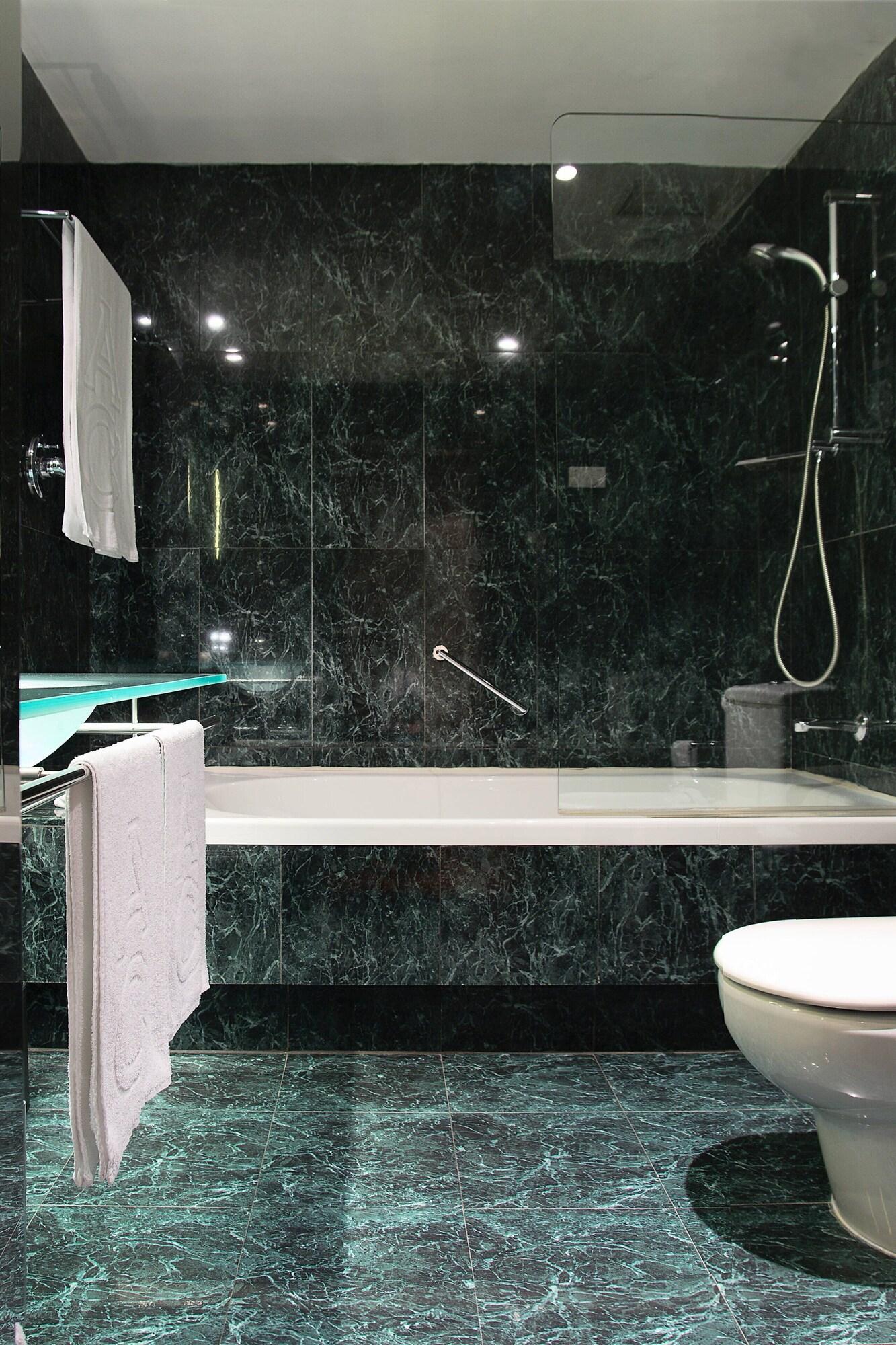 Double Queen Size Bed