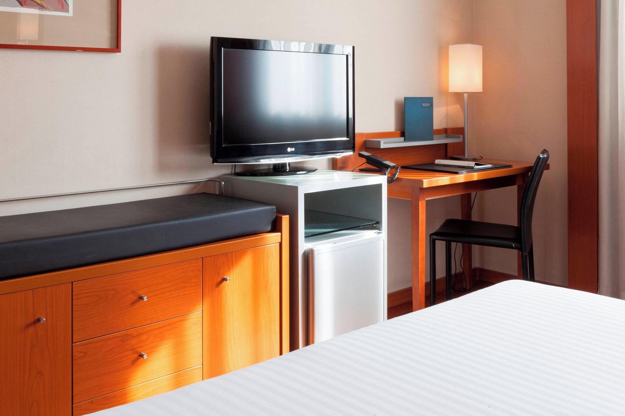 Double Queen Size Bed