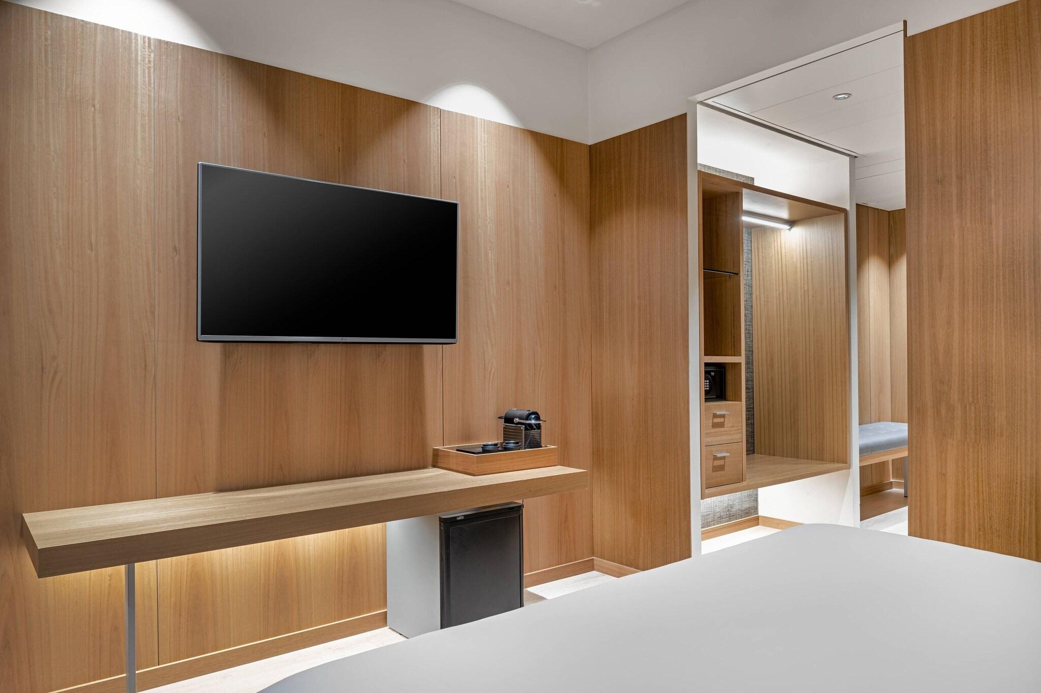 Double Superior King Bed