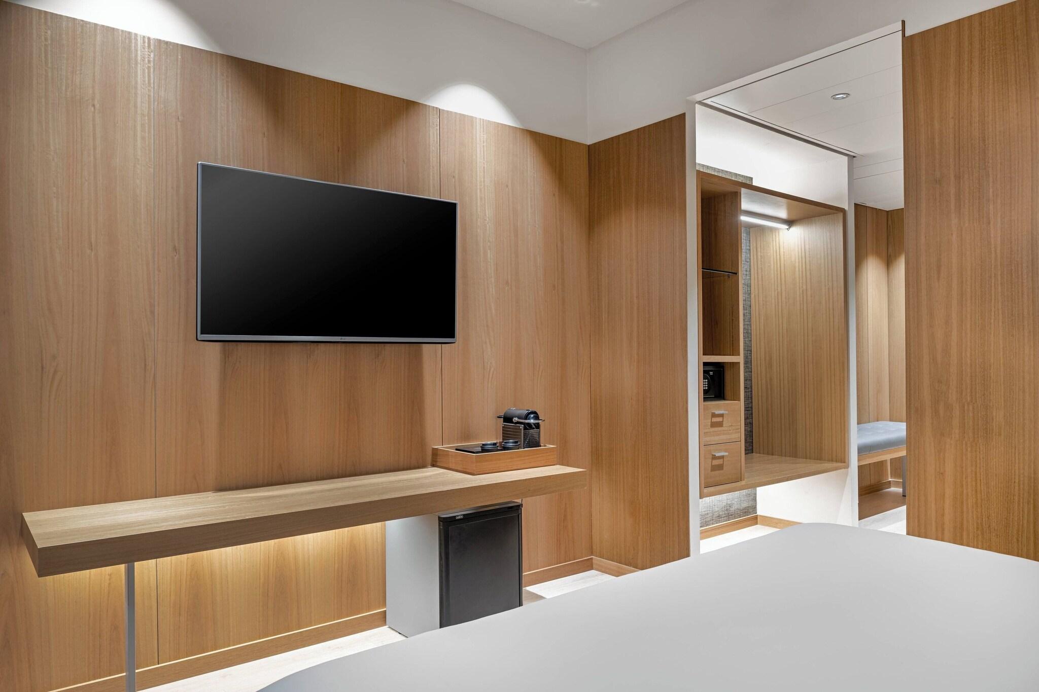 Double Superior King Bed