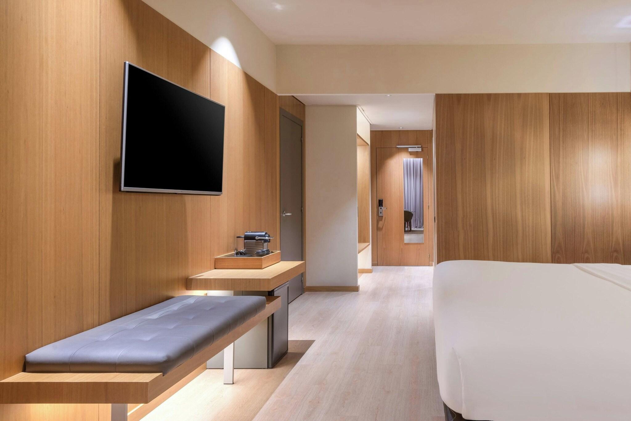 Double Superior King Bed