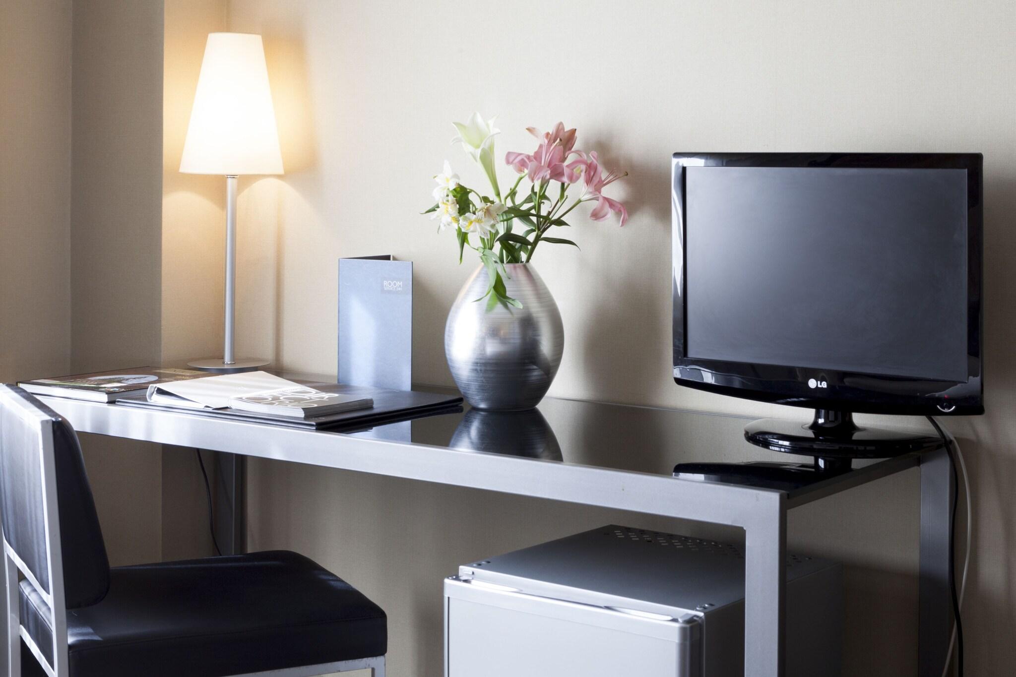 Double Queen Size Bed