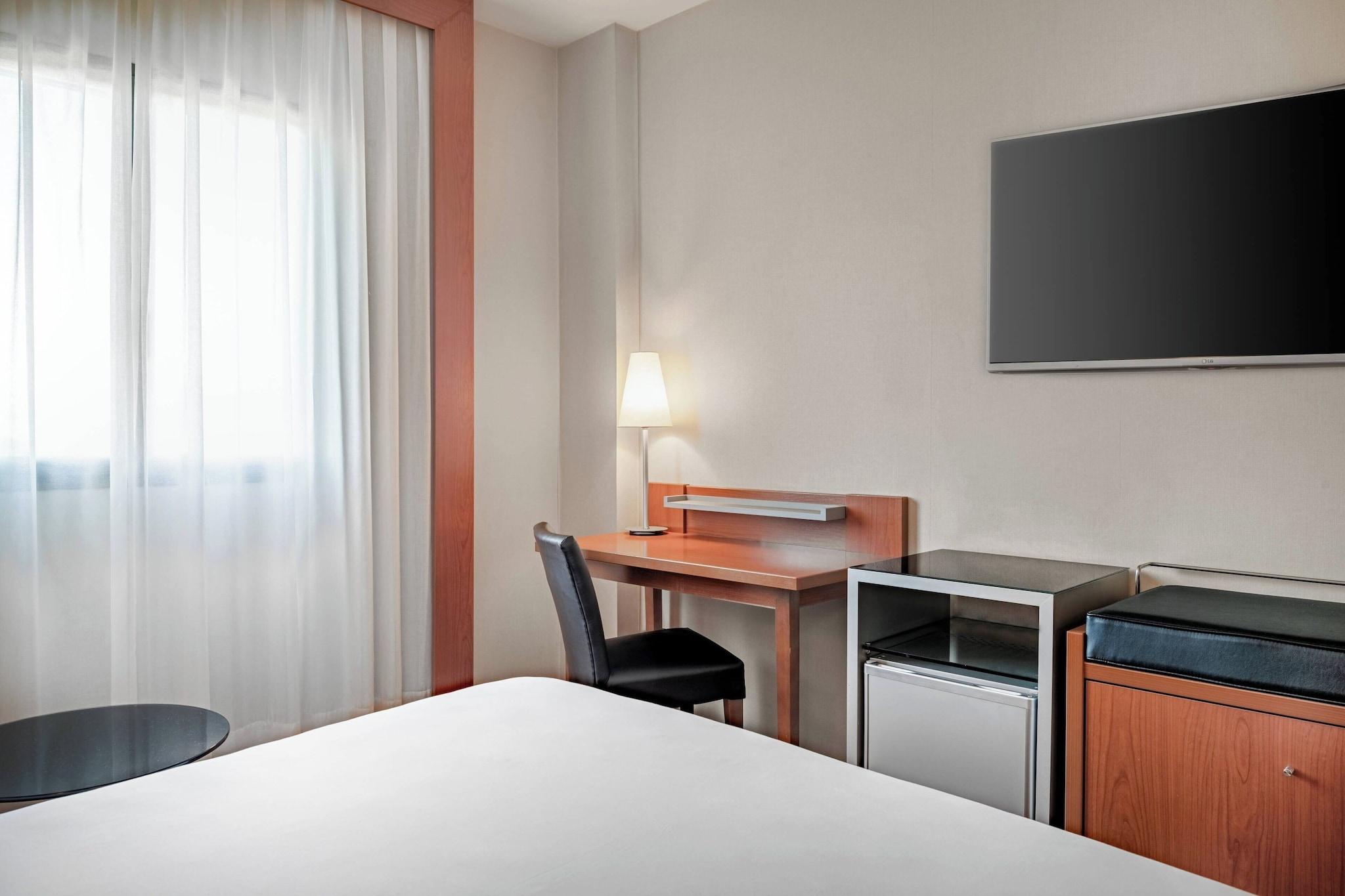 Double Queen Size Bed