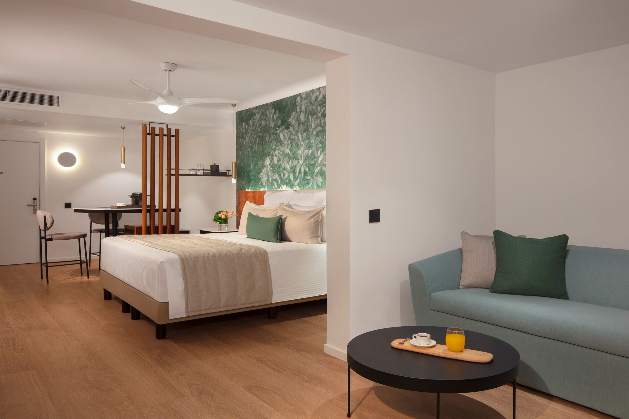 Junior Suite Pool View King Bed