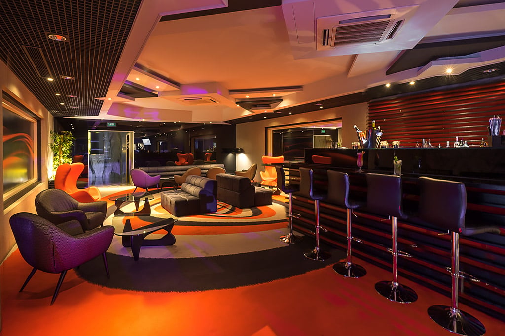 Bar