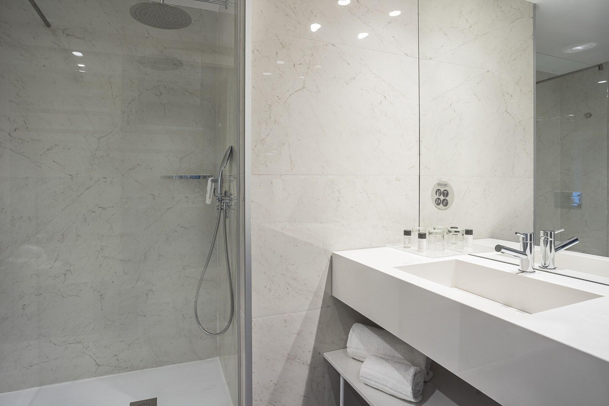 Family Room Queen Size Bed