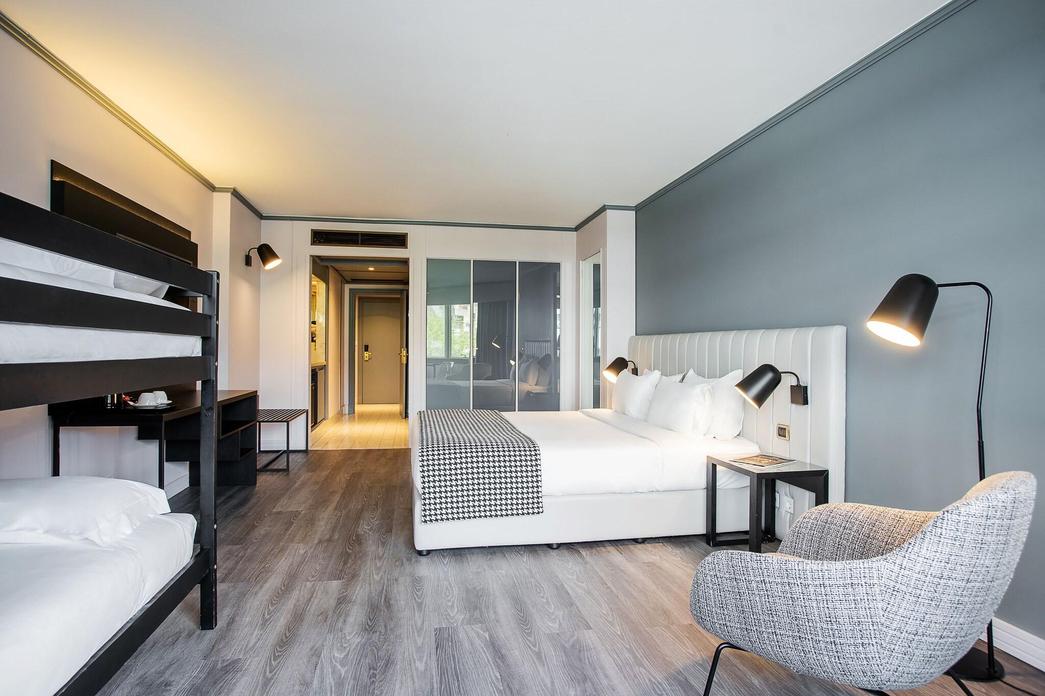 Family Room Queen Size Bed