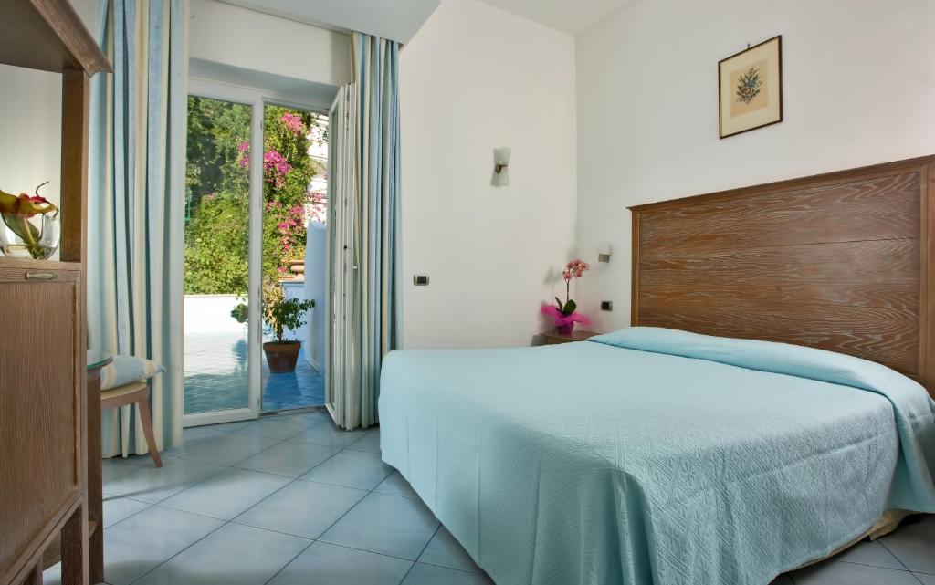 Triple Deluxe Superior