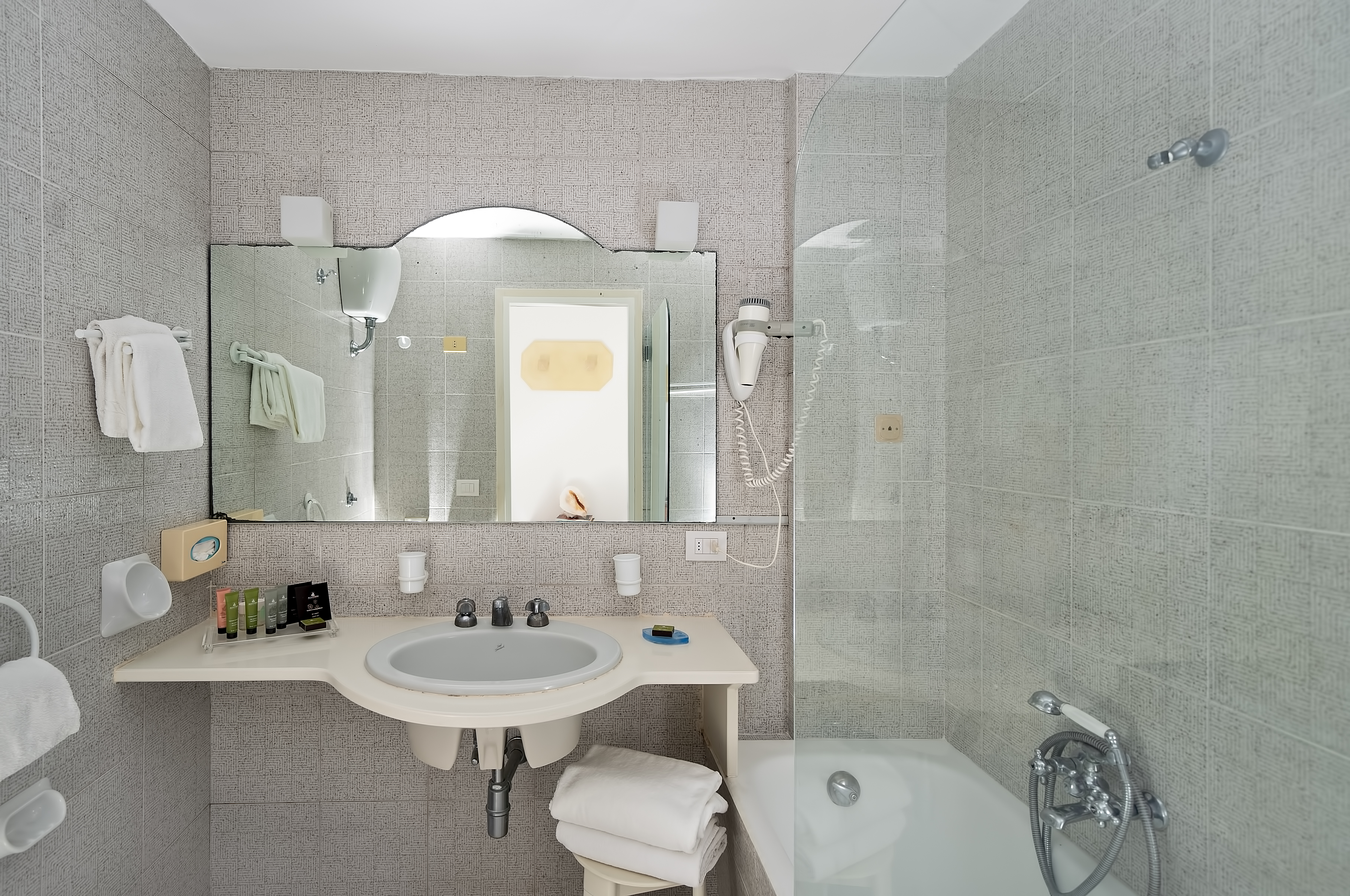 Double or Twin Deluxe with Jacuzzi