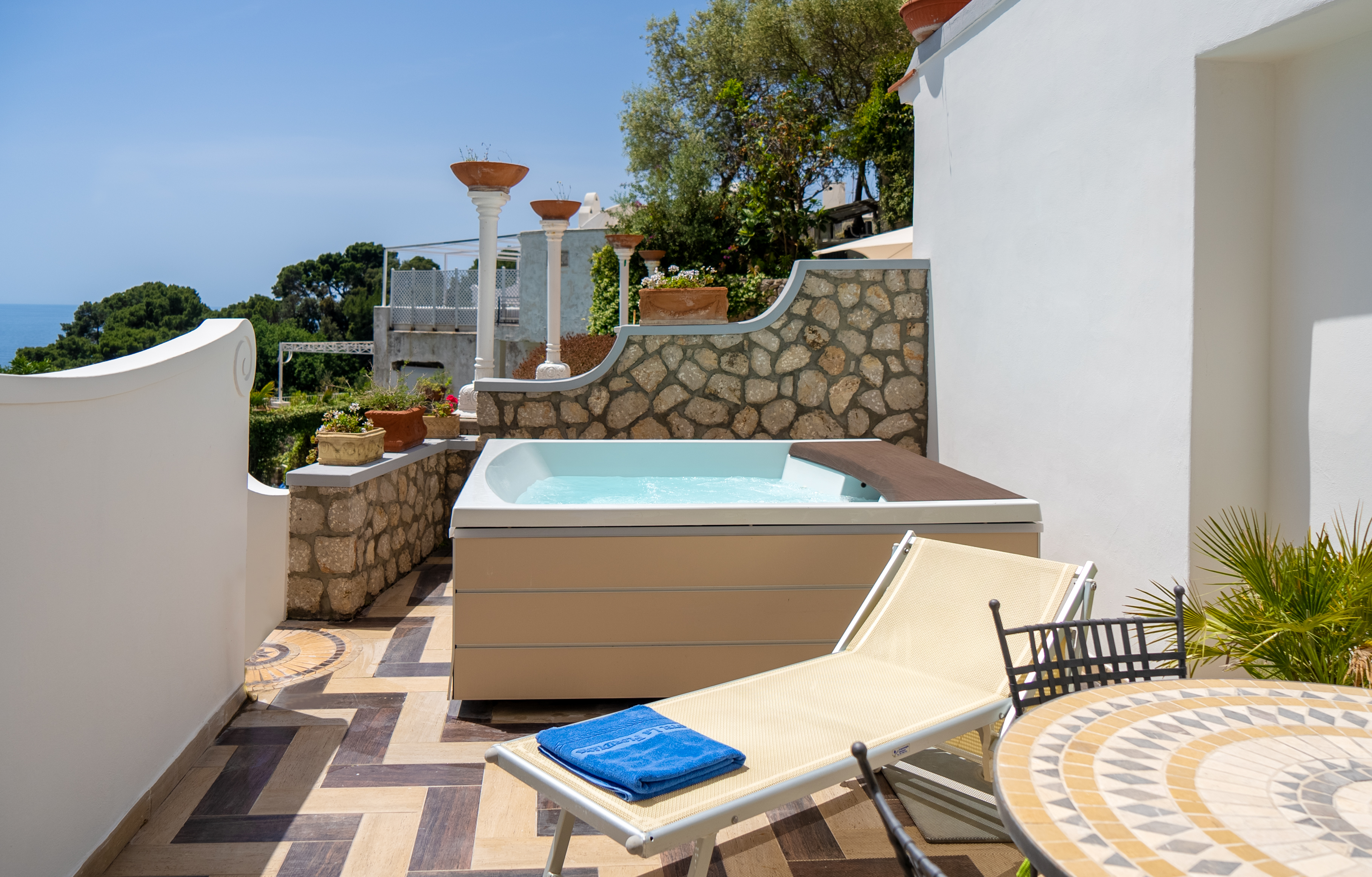 Double or Twin Deluxe with Jacuzzi