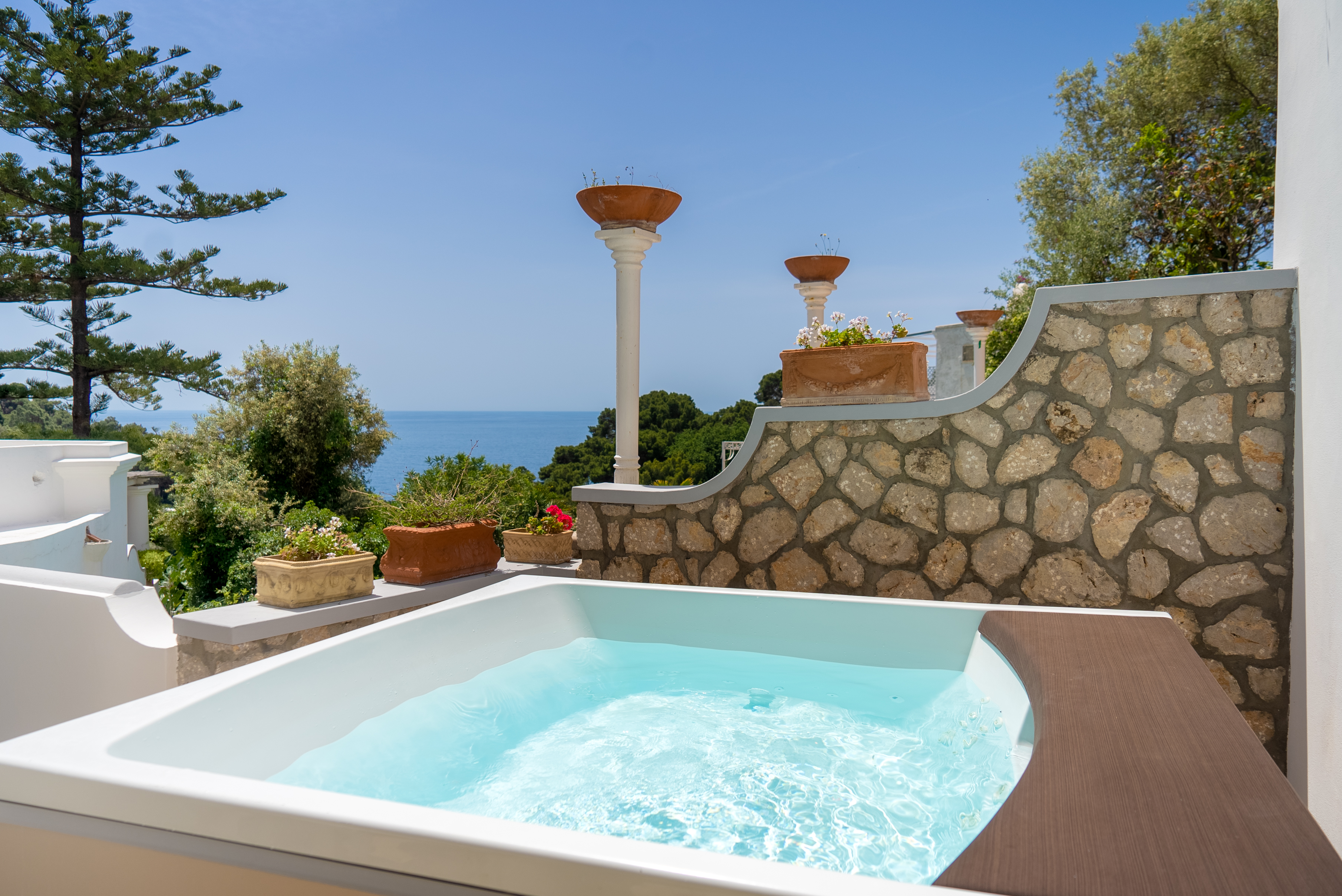 Double or Twin Deluxe with Jacuzzi