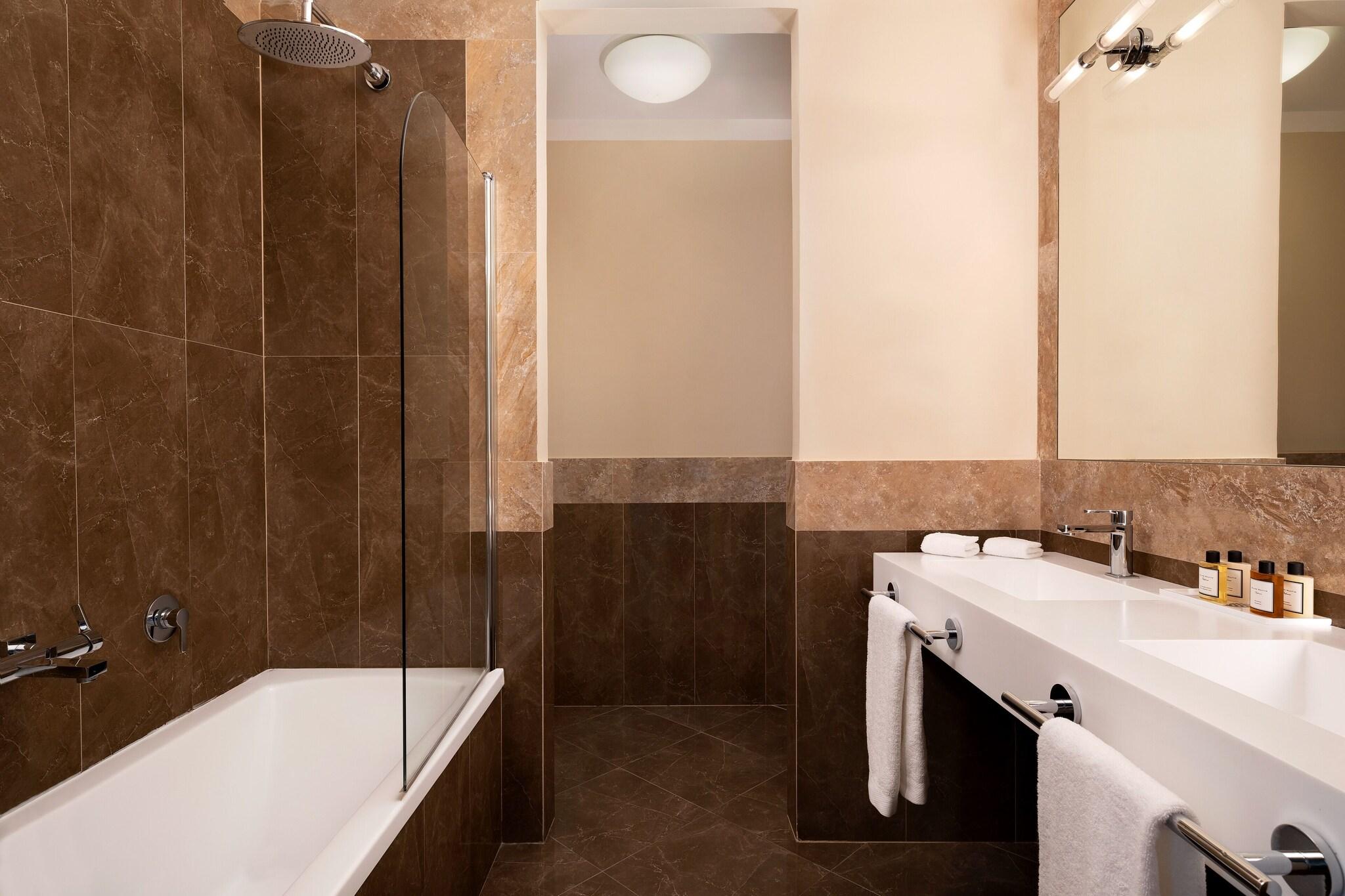 Suite Garden View King Bed