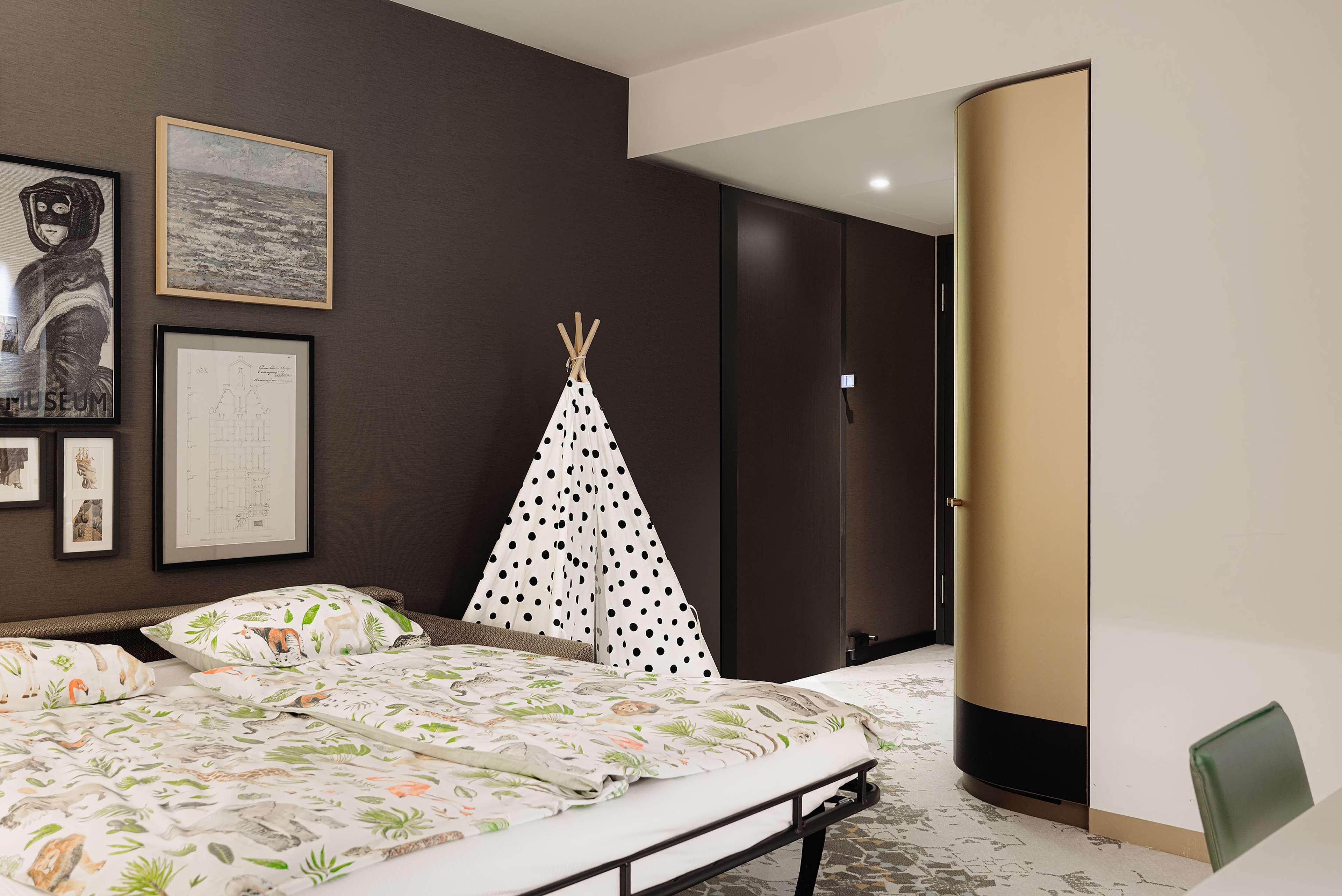 Family Room Connecting Room