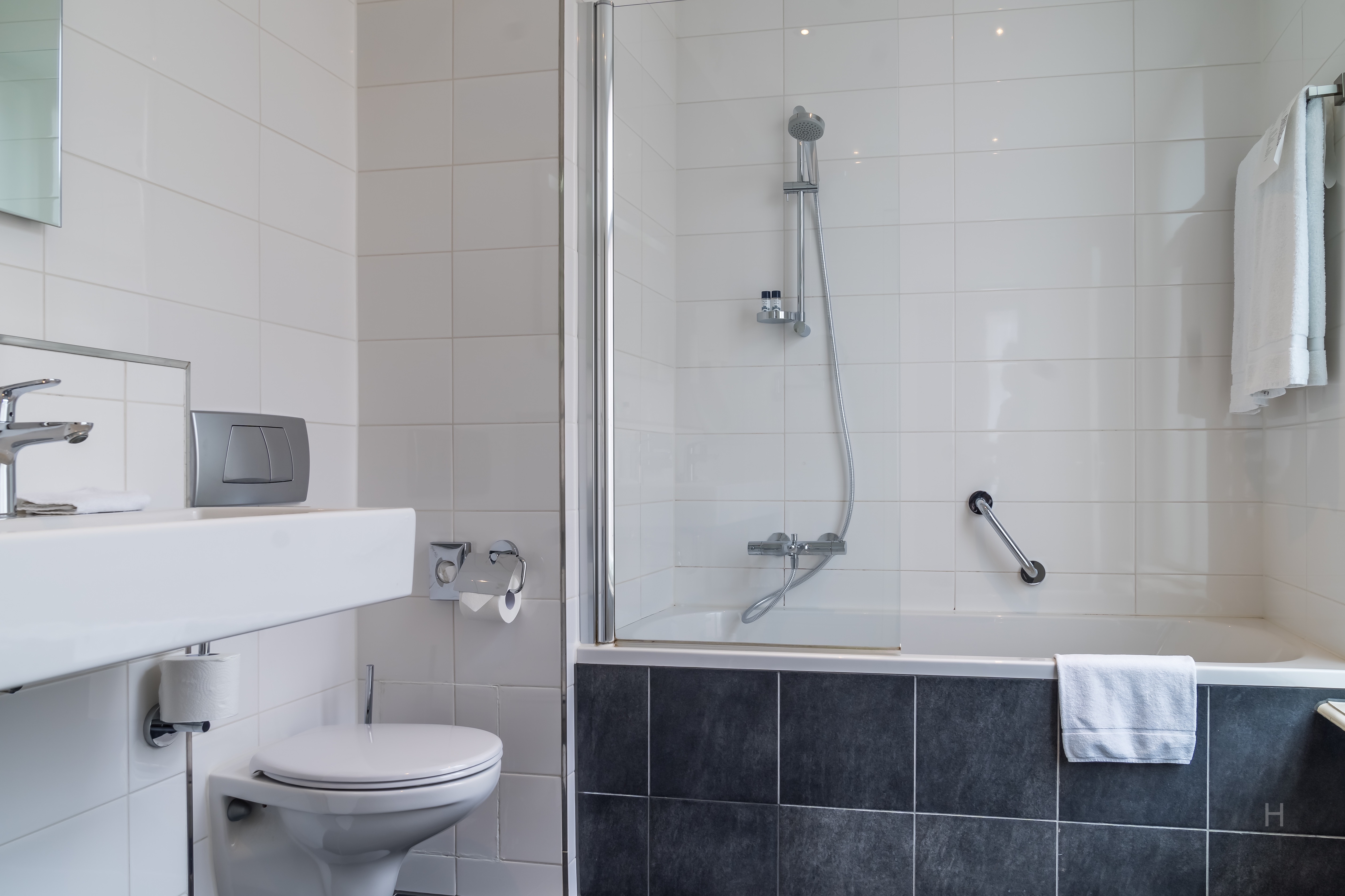 Junior Suite Queen Size Bed