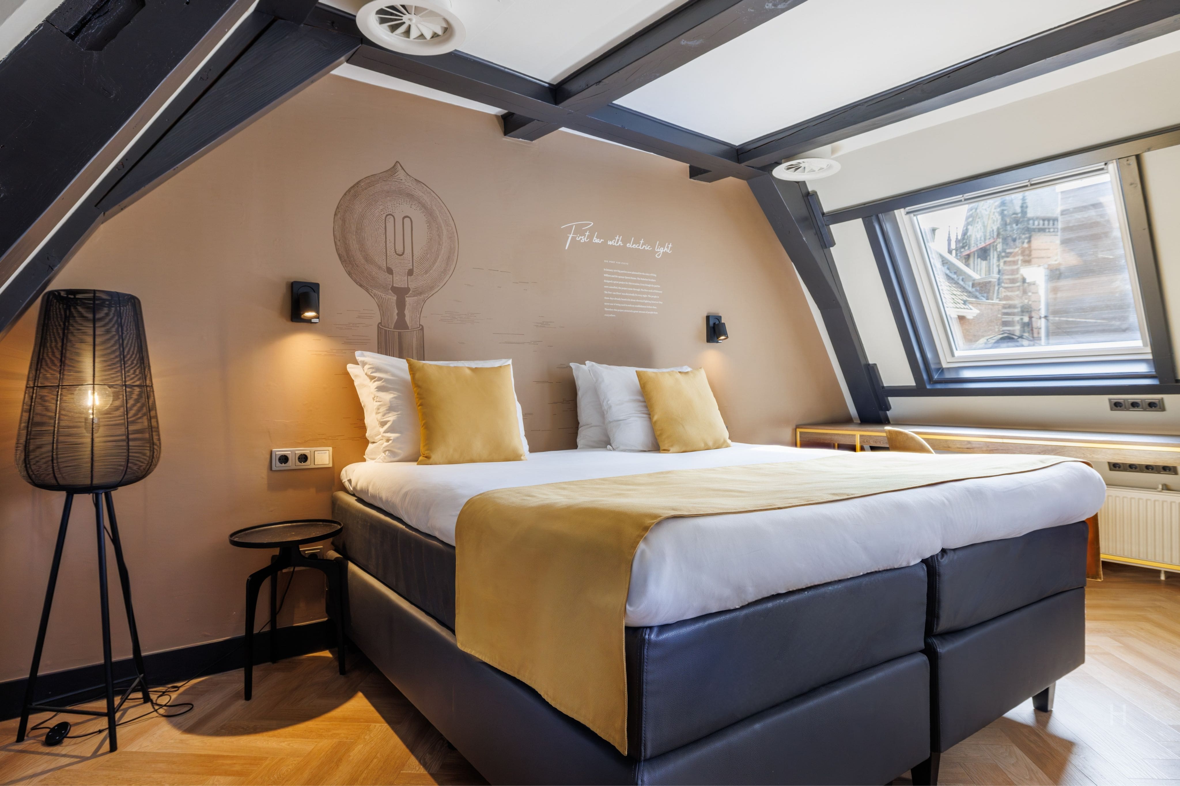 Junior Suite Queen Size Bed