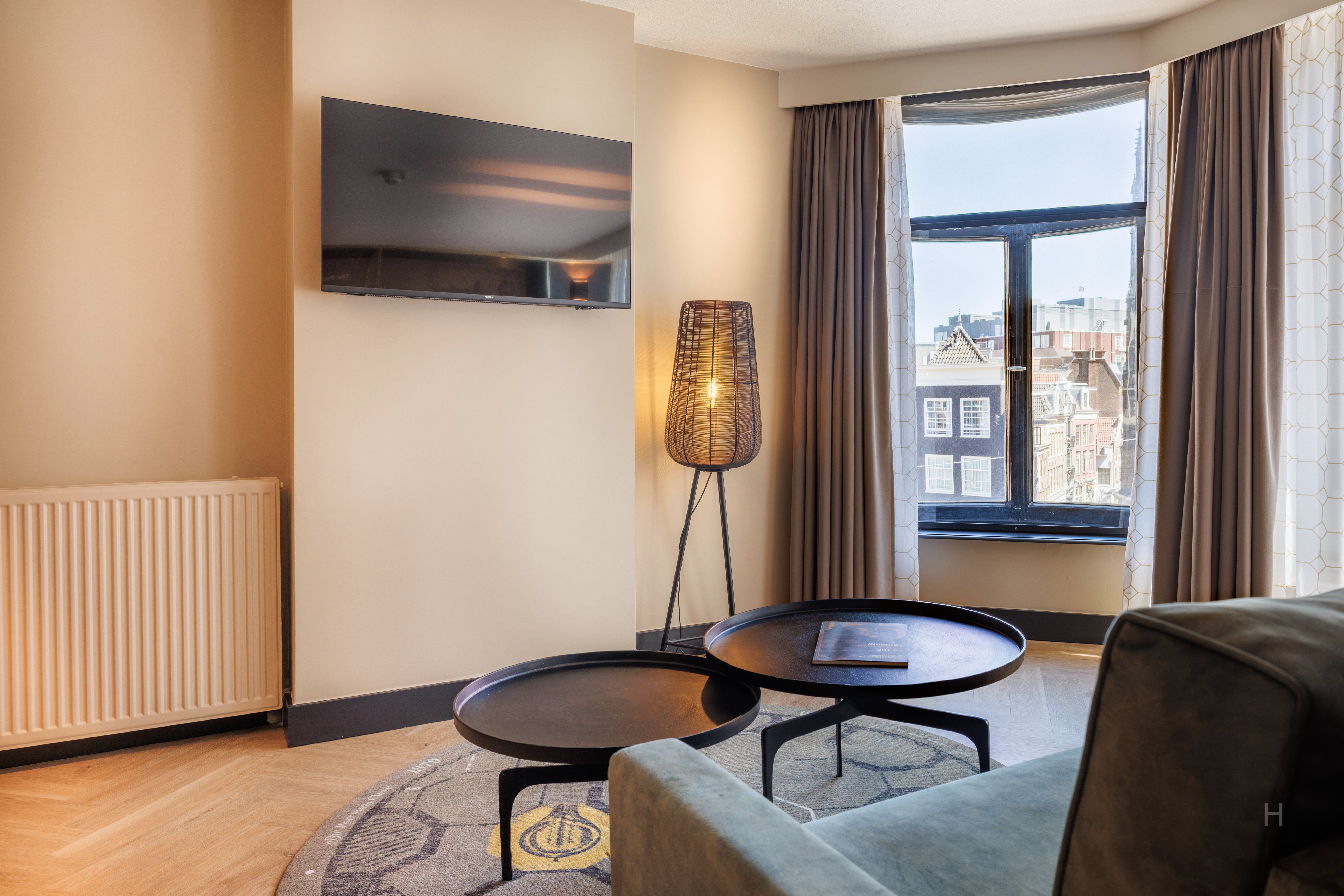 Junior Suite Queen Size Bed