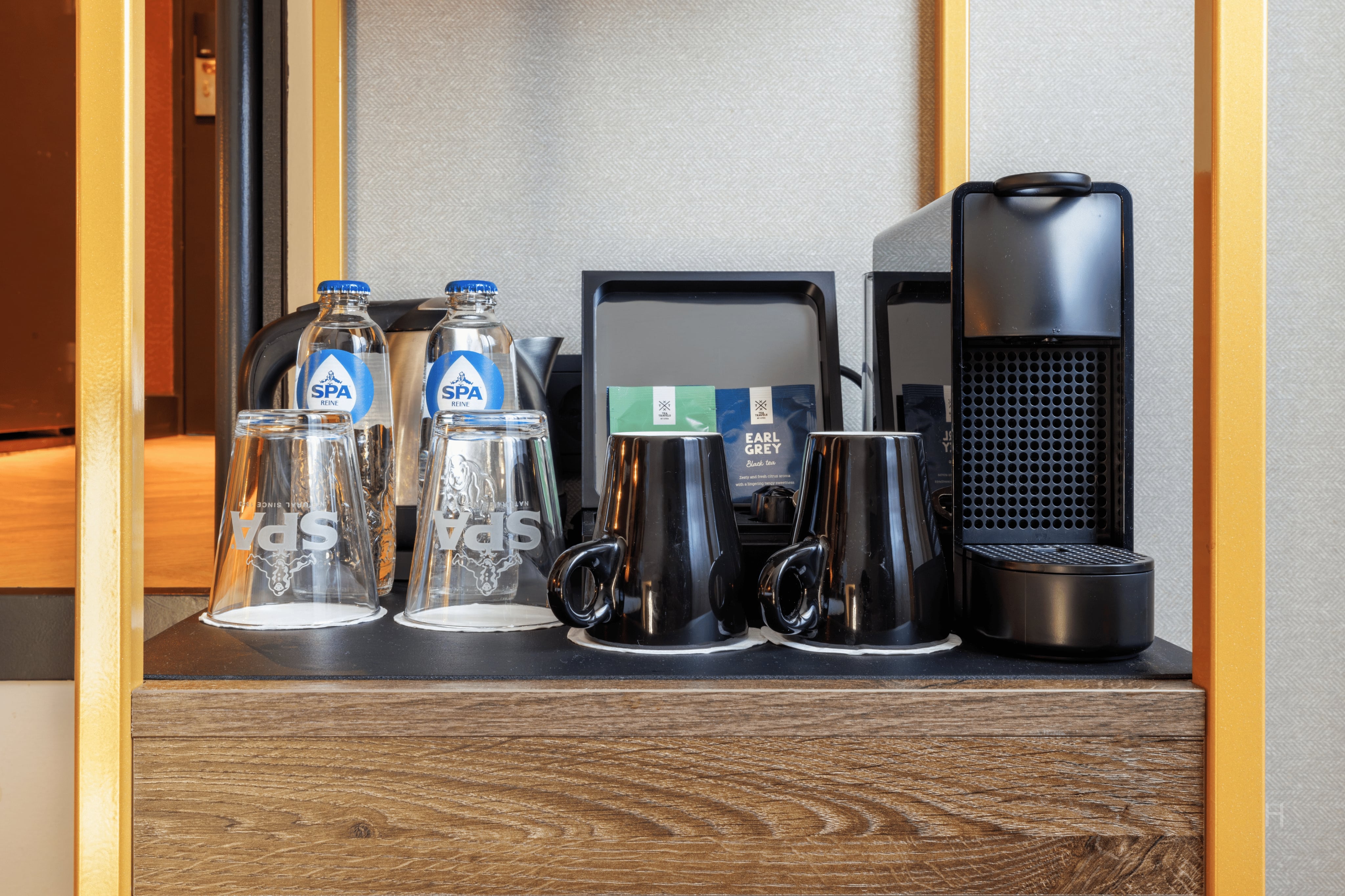 Junior Suite Queen Size Bed