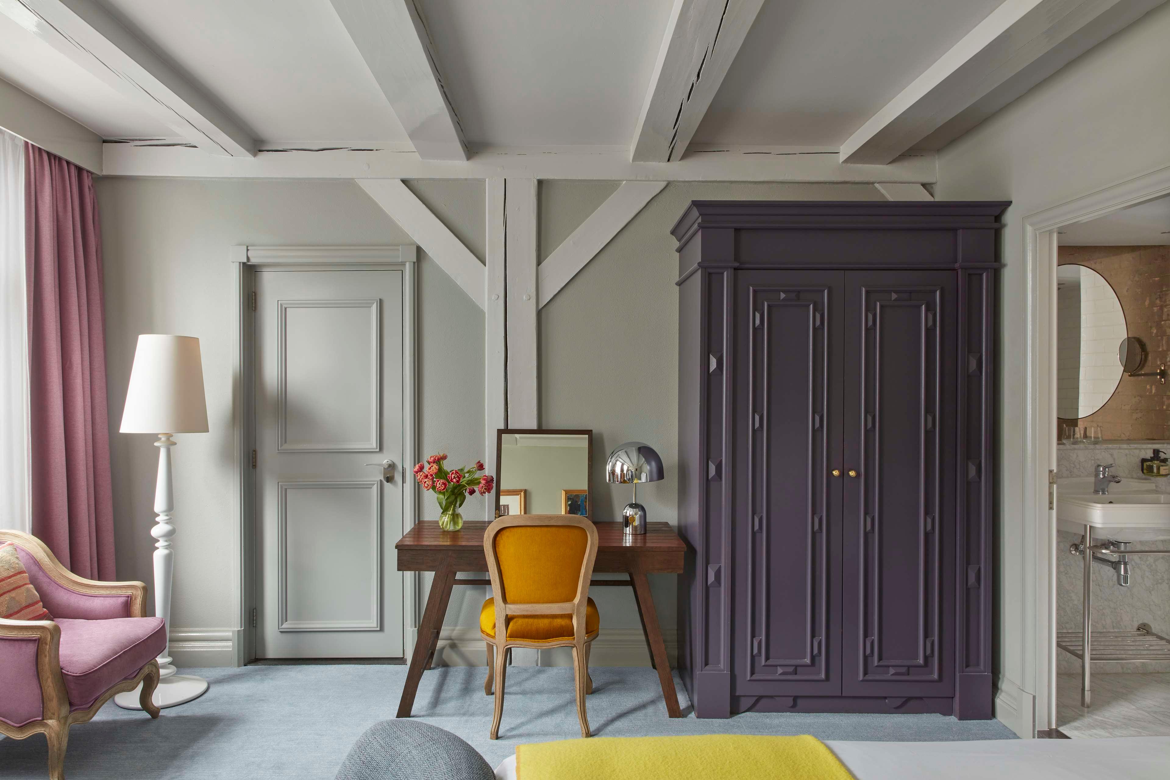 Double Classic Queen Bed