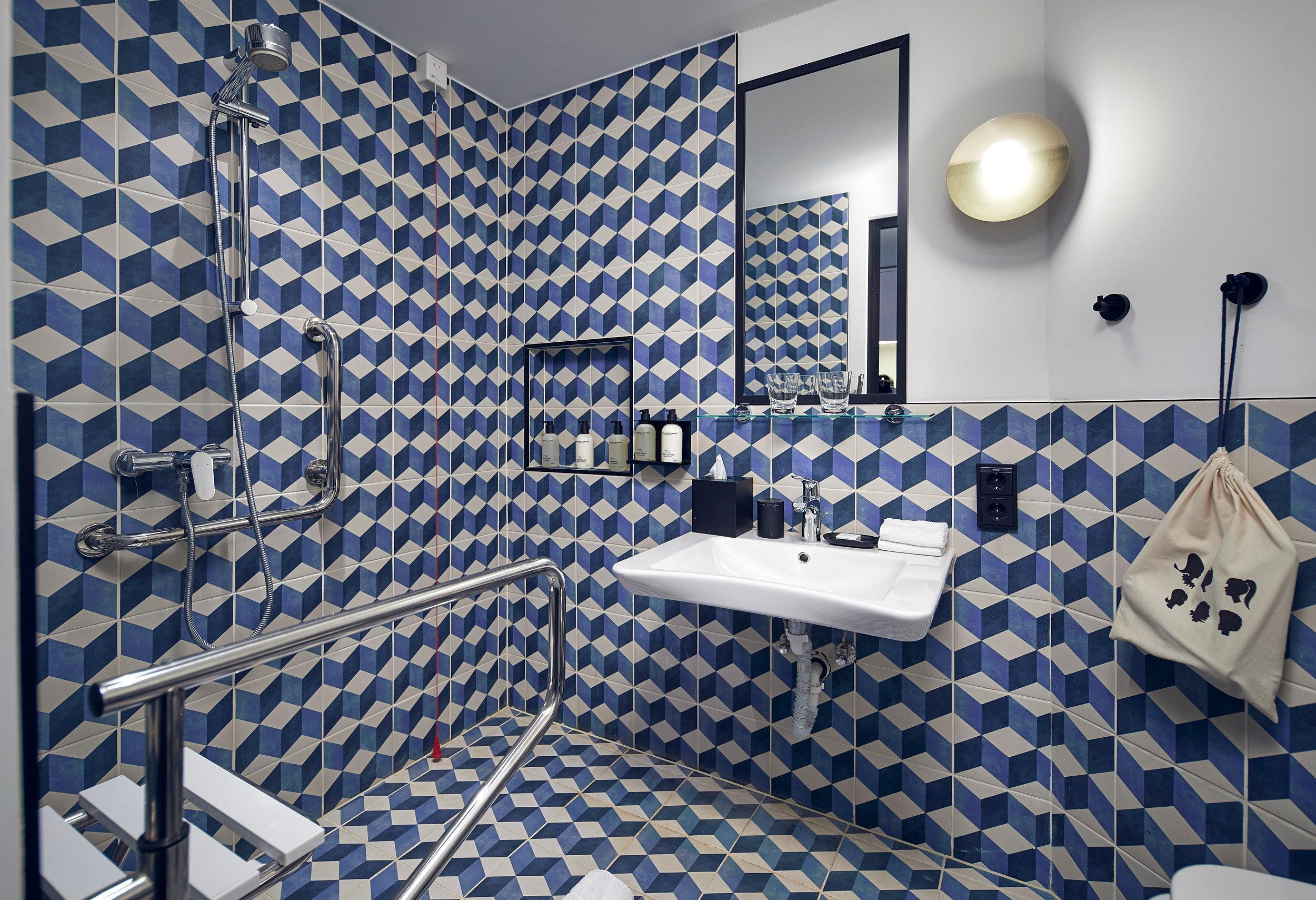 Double Accessible King Size Bed