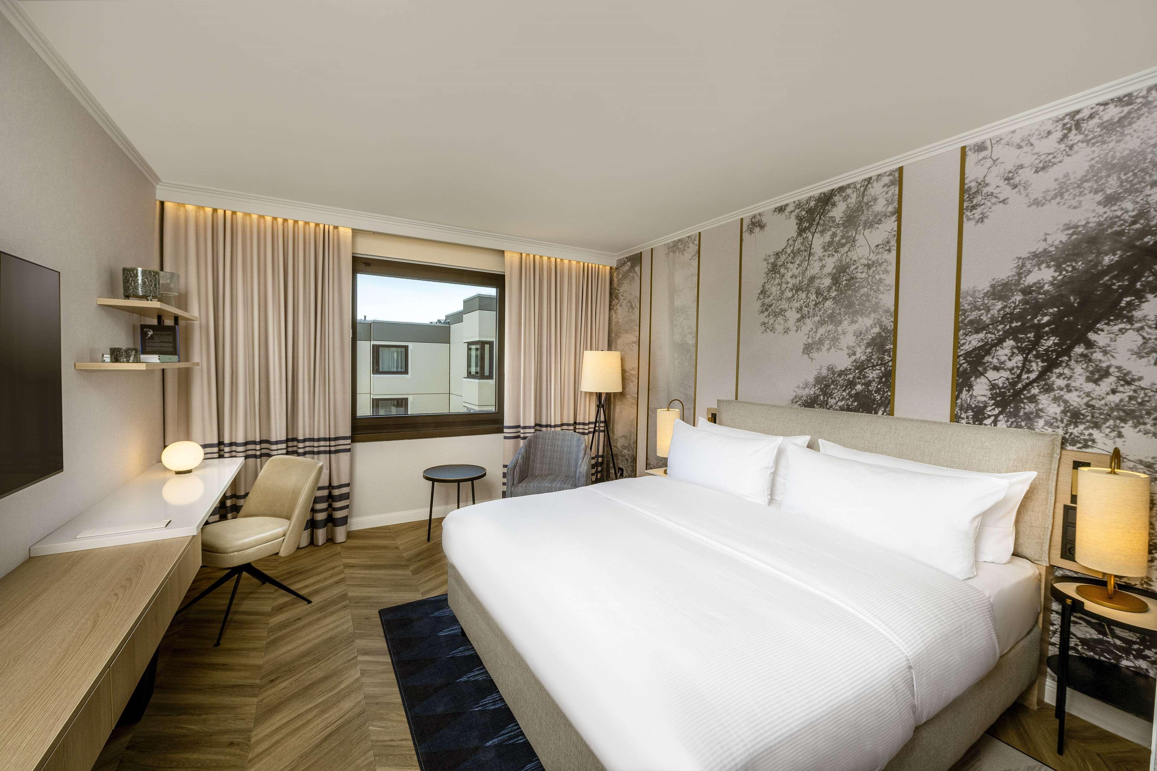 Double or Twin Guest Room King Bed