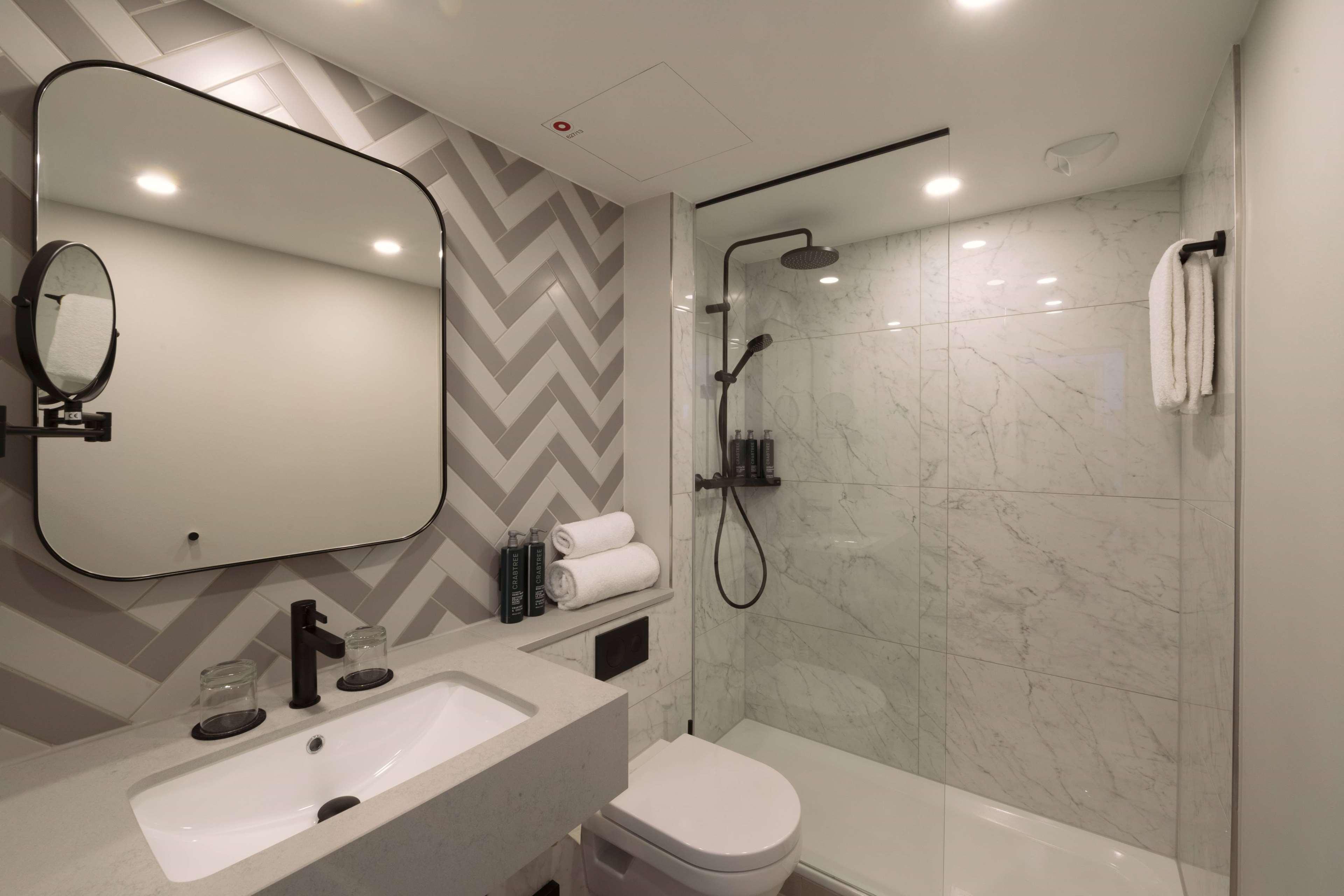 Double or Twin Guest Room King Bed