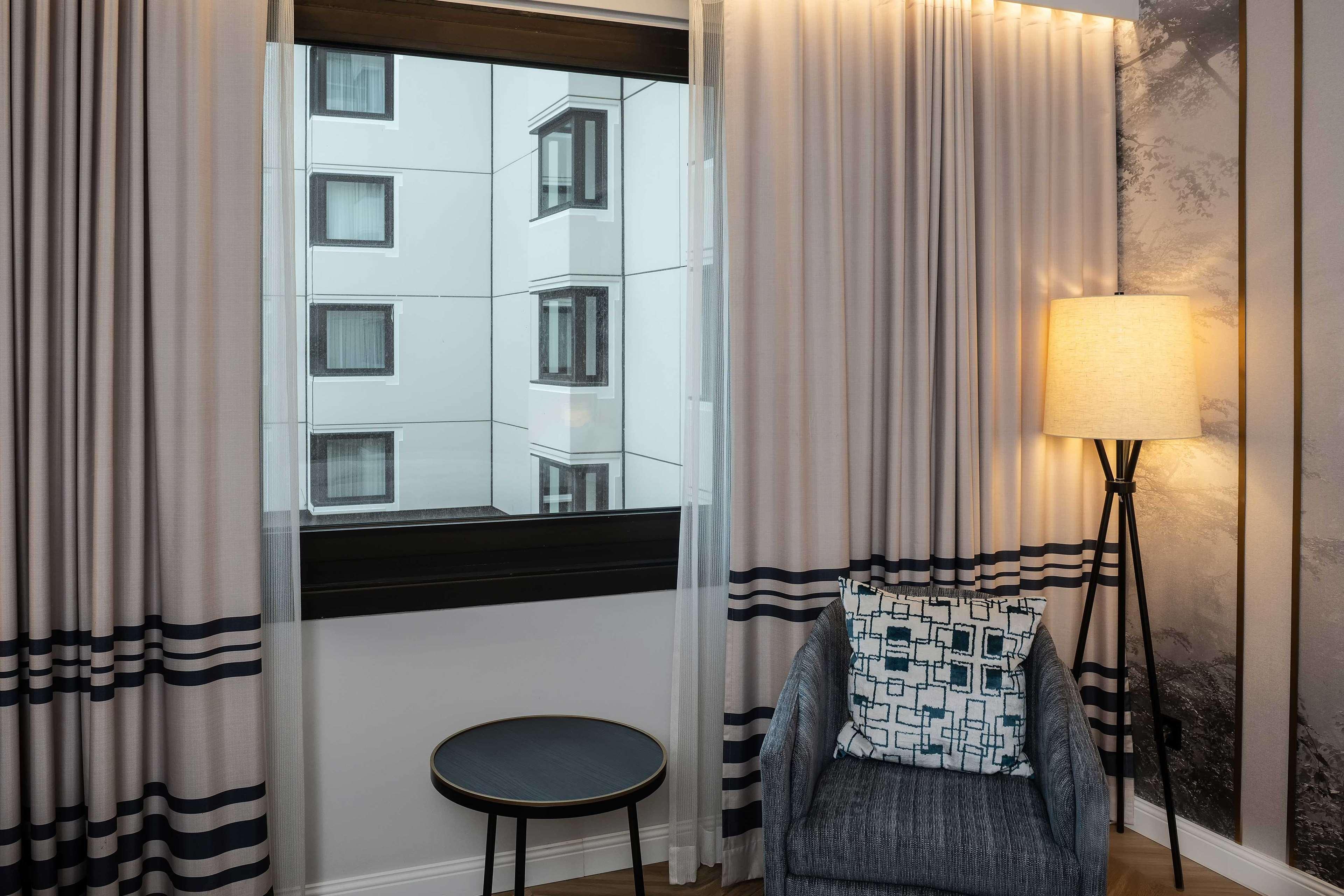 Double or Twin Guest Room King Bed