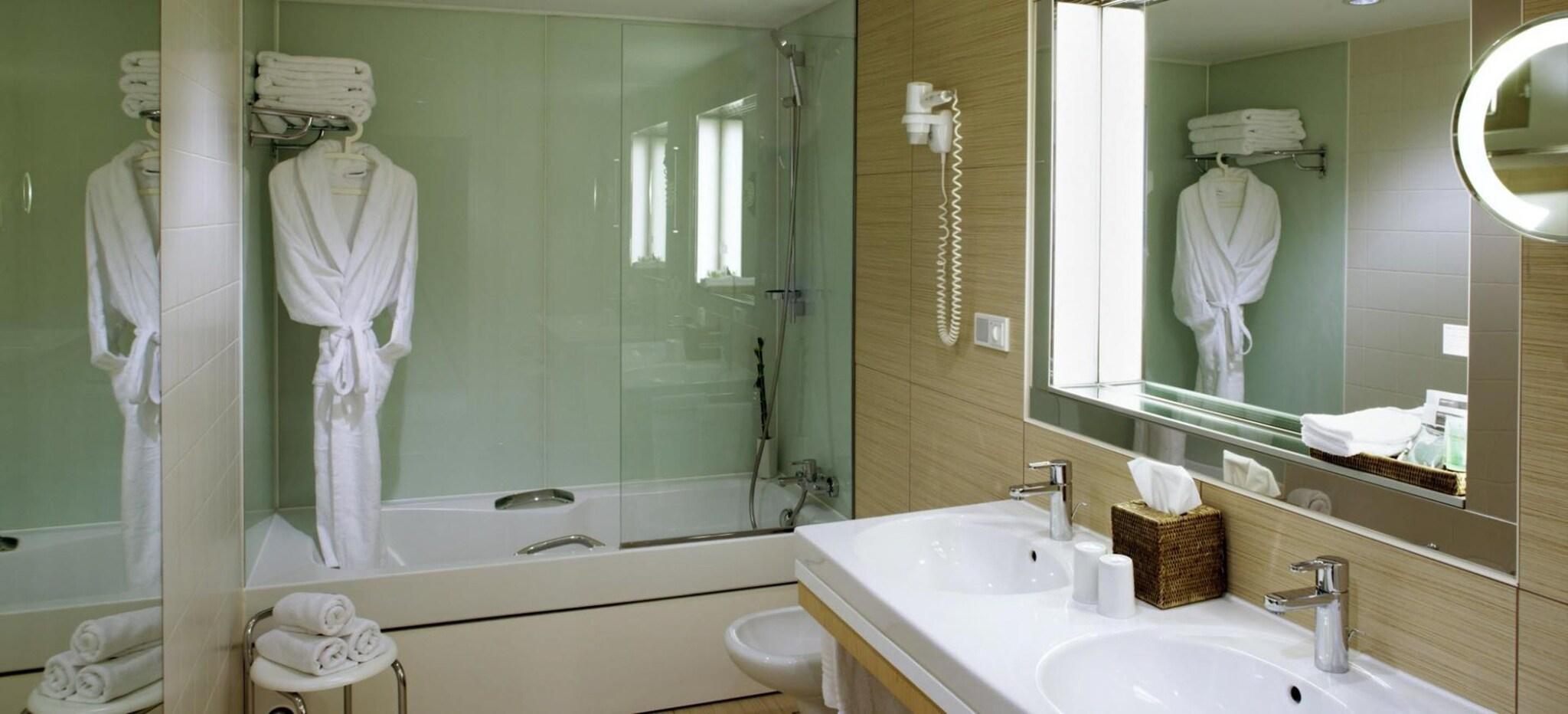 Double Club King Bed