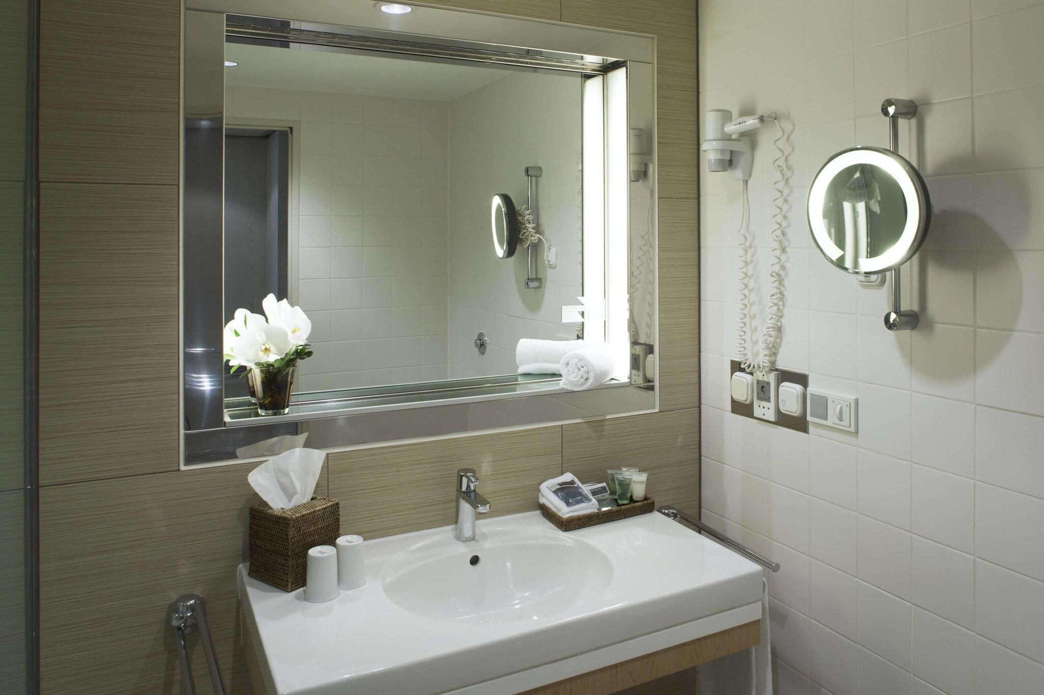 Double Club King Bed