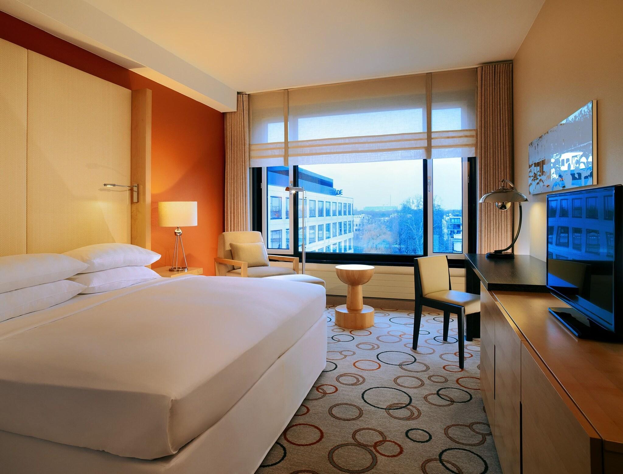 Double Deluxe King Bed